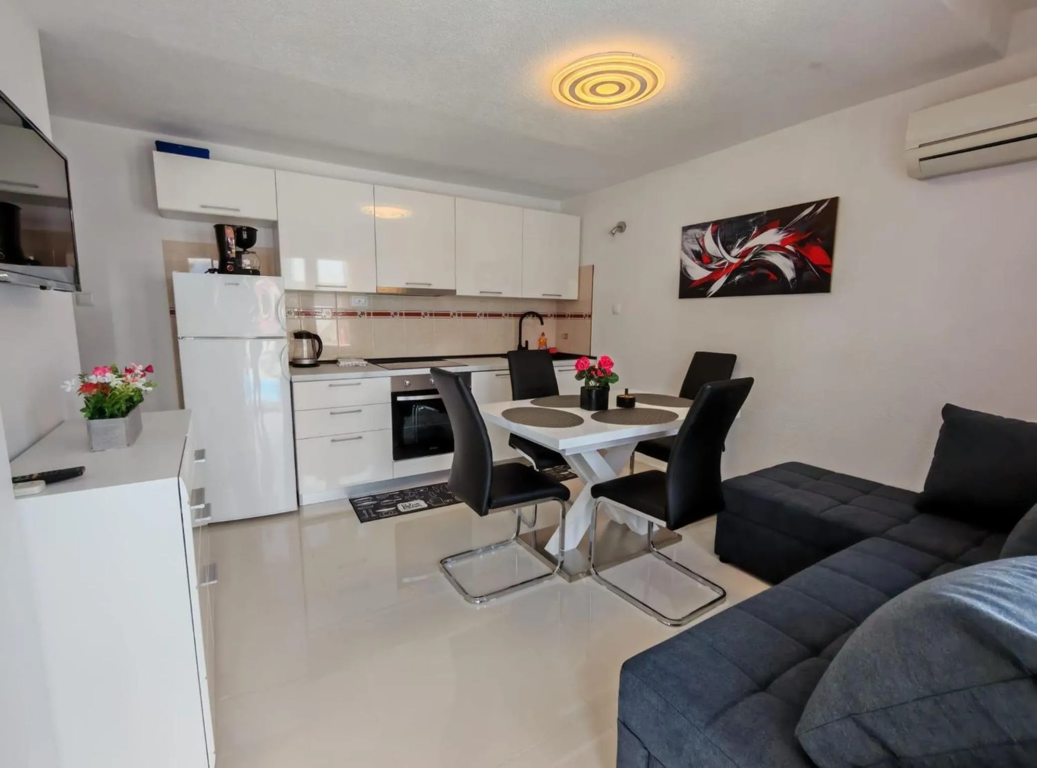 Kitchen or kitchenette in Apartments Mihovilovic - 50 m from beach