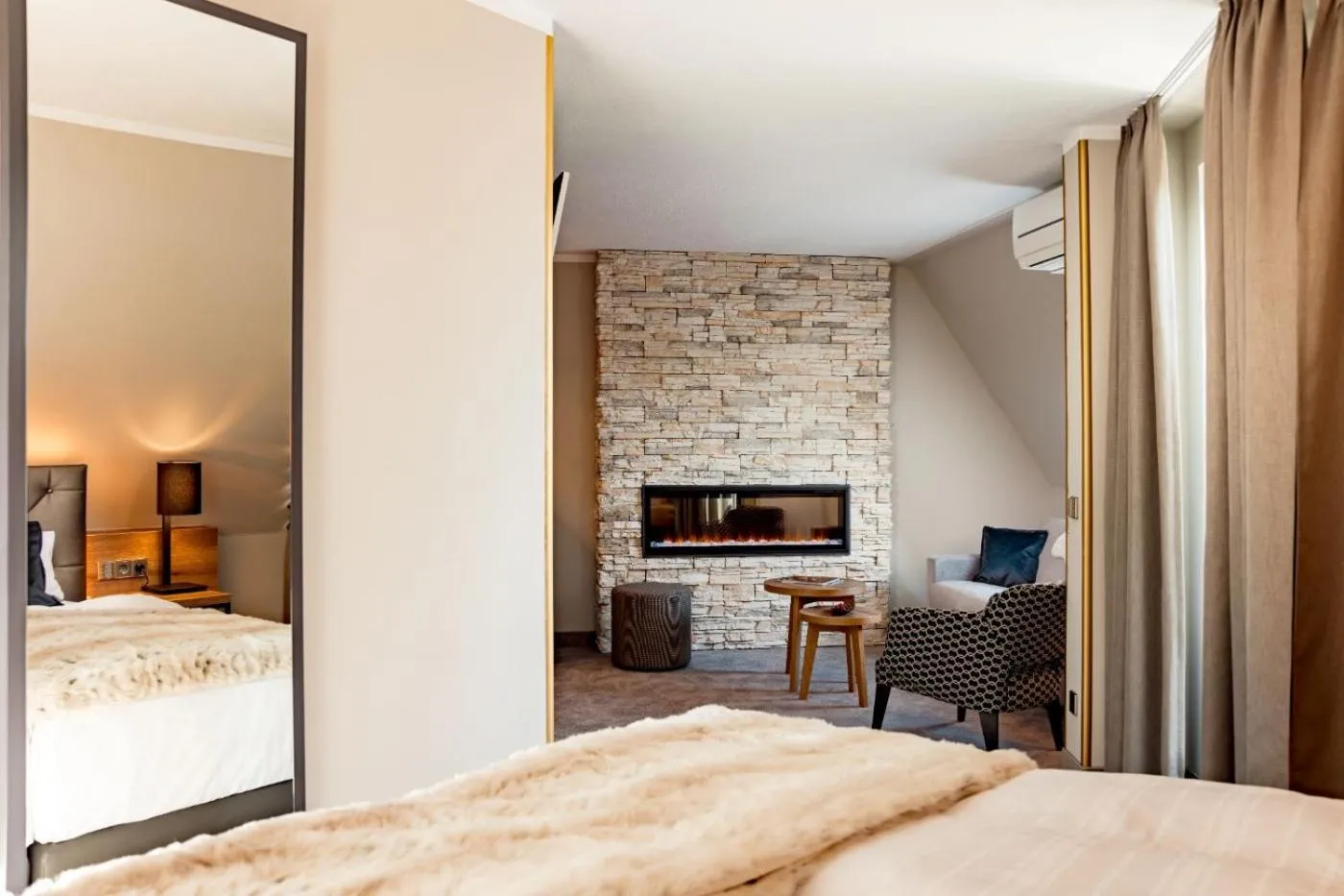 Living room, Bed in Burghotel Staufeneck