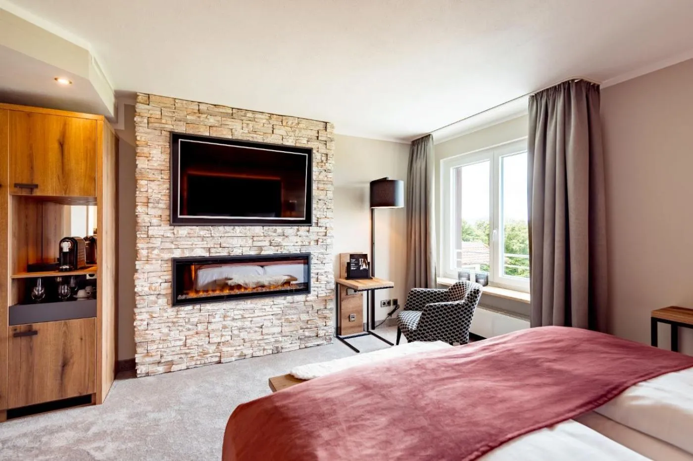 Photo of the whole room, Bed in Burghotel Staufeneck