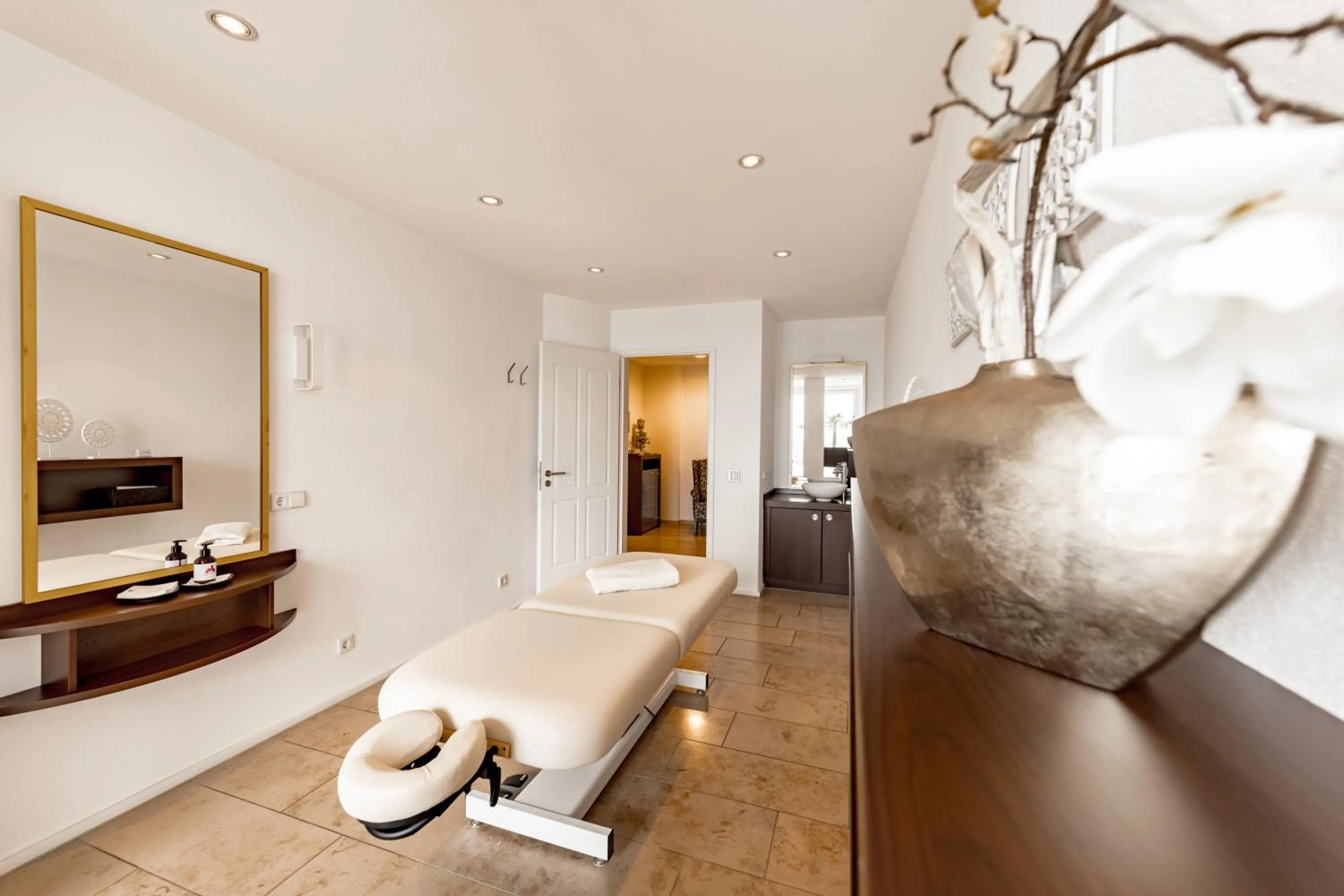 Spa and wellness centre/facilities, Bed in Burghotel Staufeneck