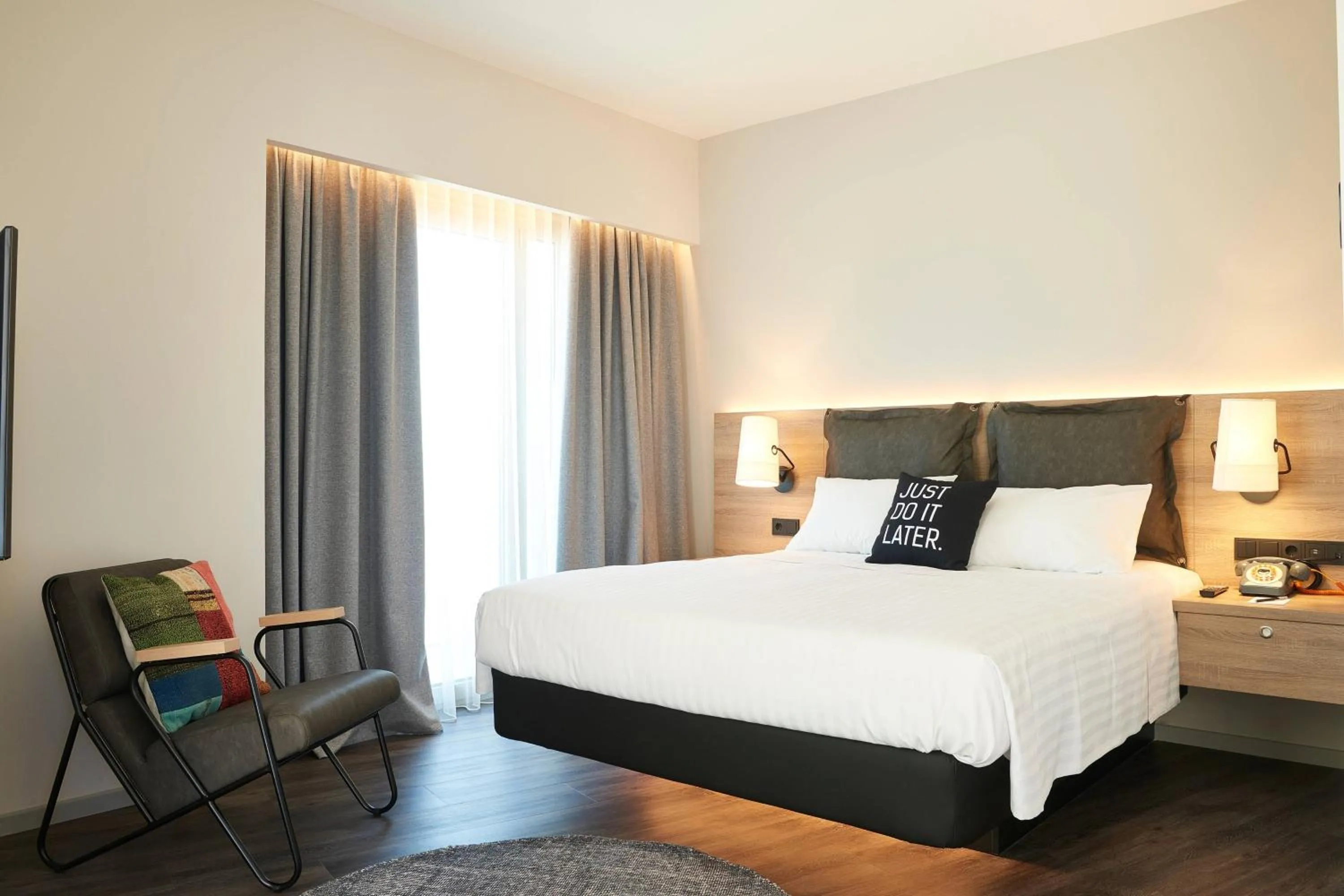 Swimming pool, Bed in Moxy Patra Marina