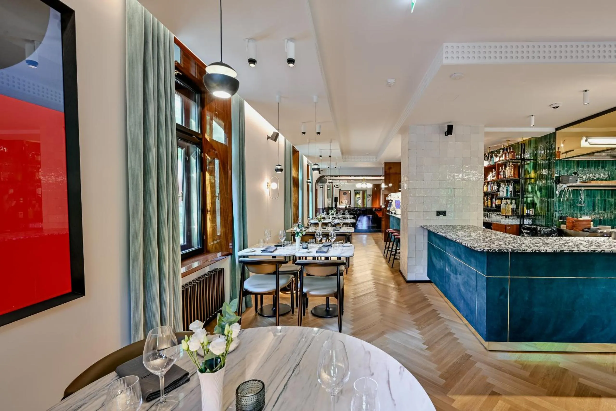 Restaurant/places to eat in A22 Hotel