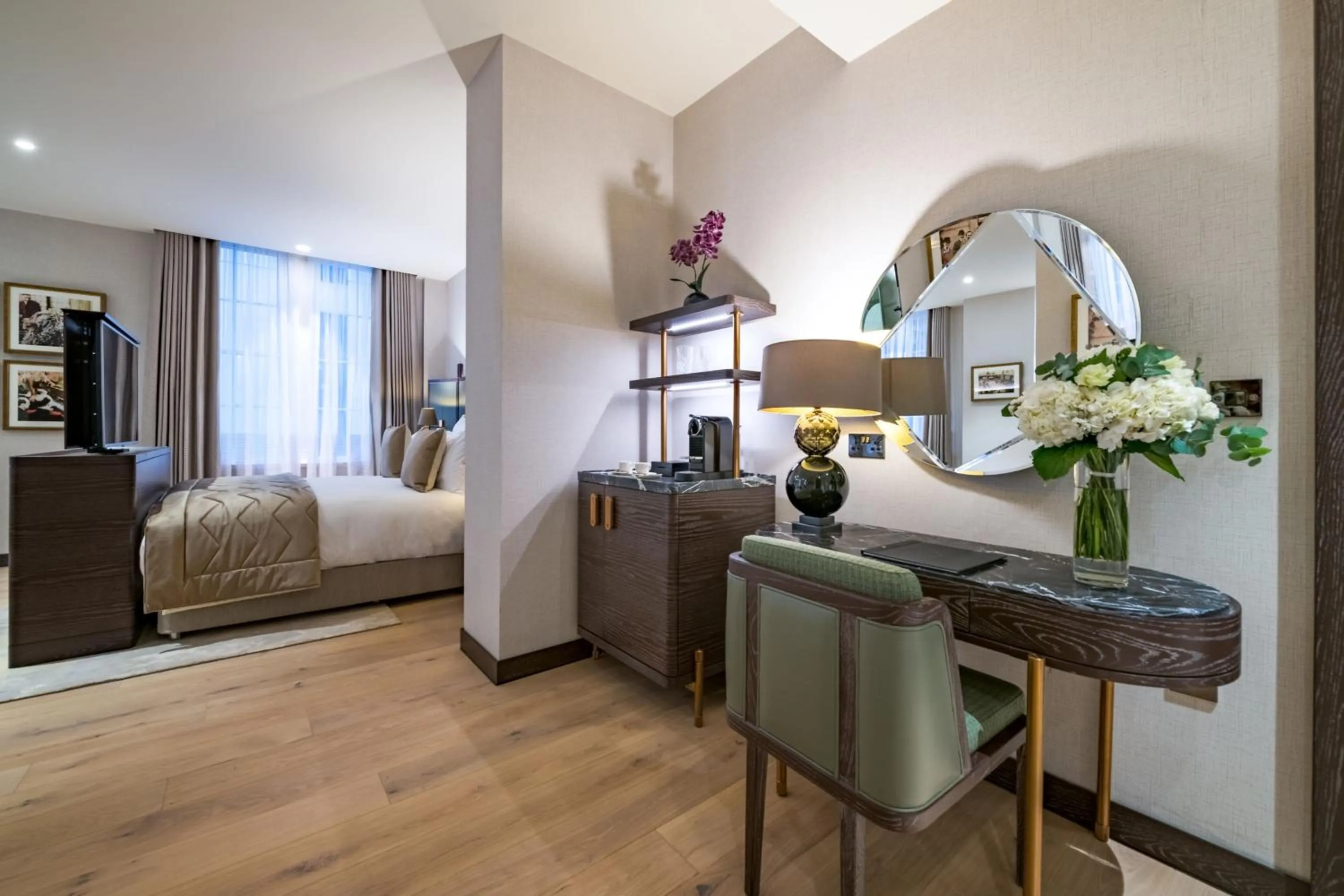 Photo of the whole room, Bed in Stock Exchange Hotel, Manchester, Autograph Collection