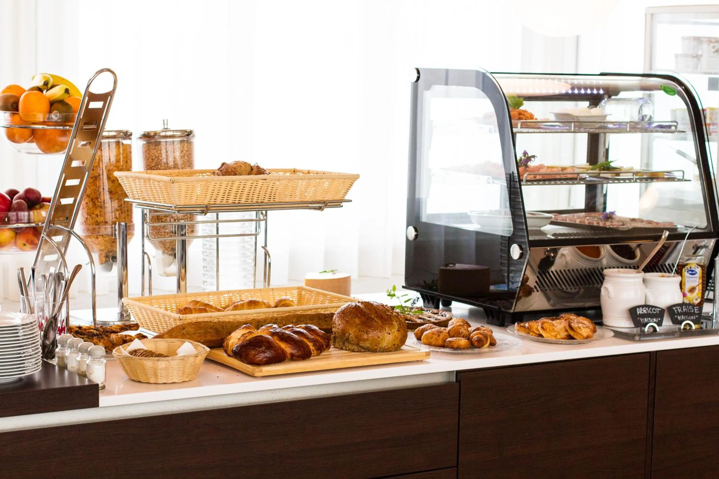 Buffet breakfast in Hôtel Elite