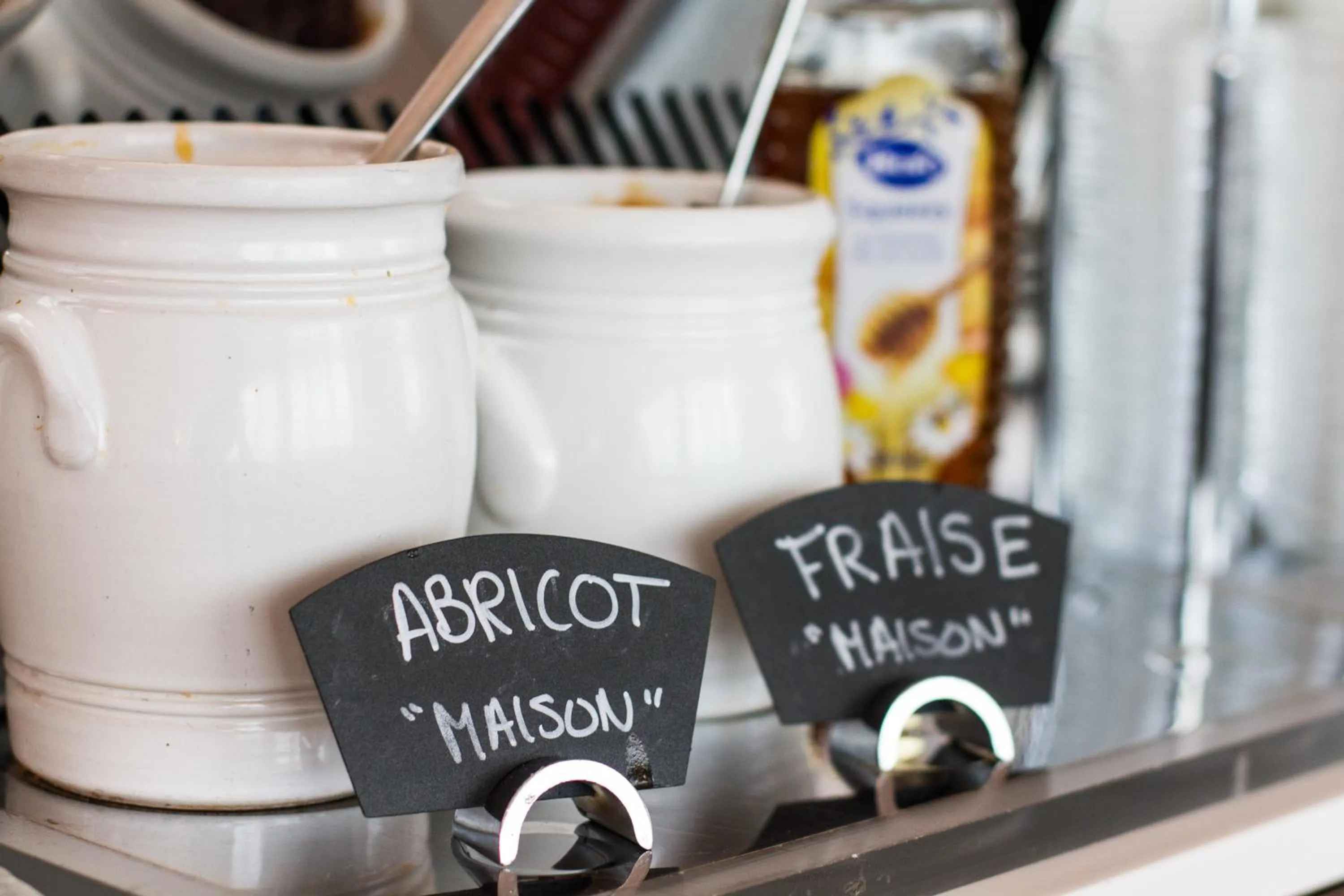 Buffet breakfast in Hôtel Elite