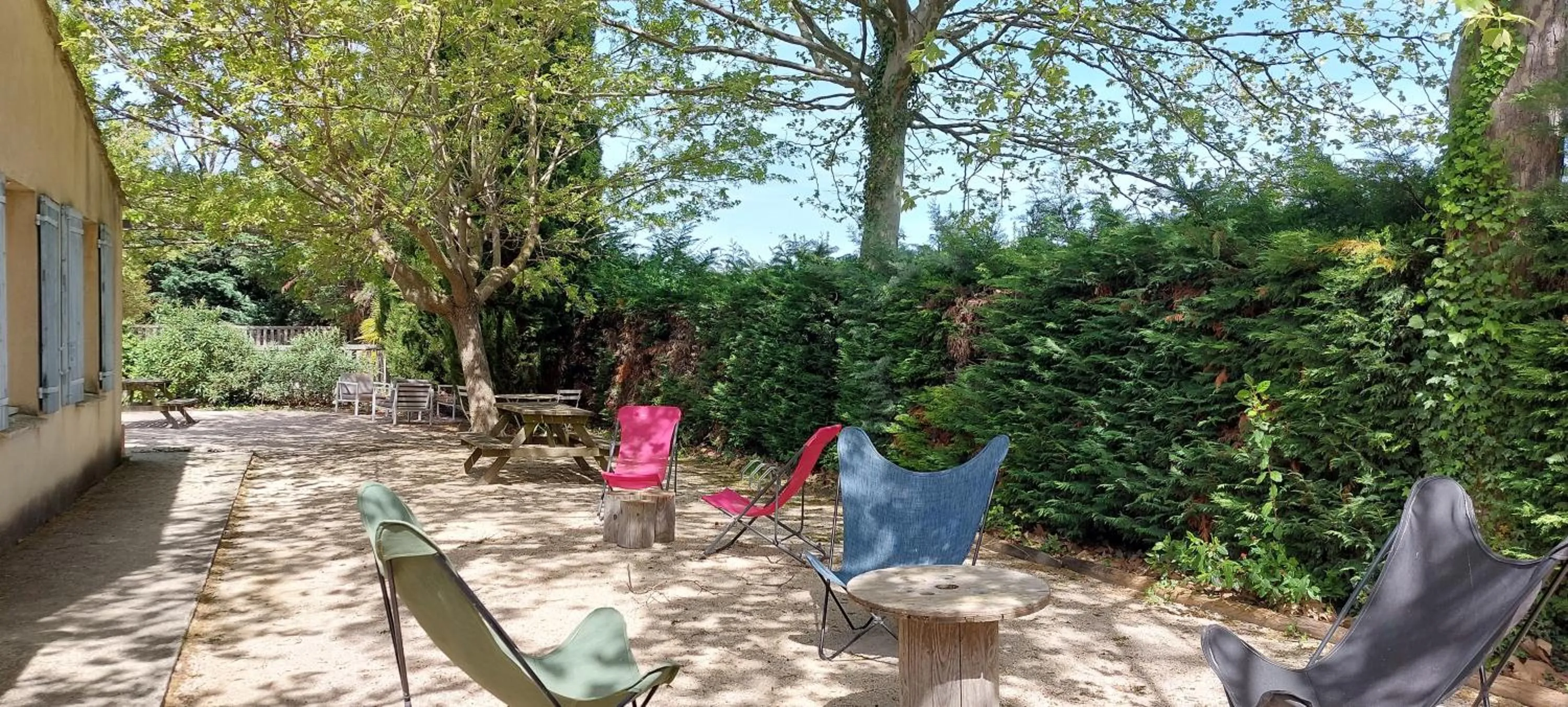 Patio in Chambres d'Hôtes Aux Tournesols