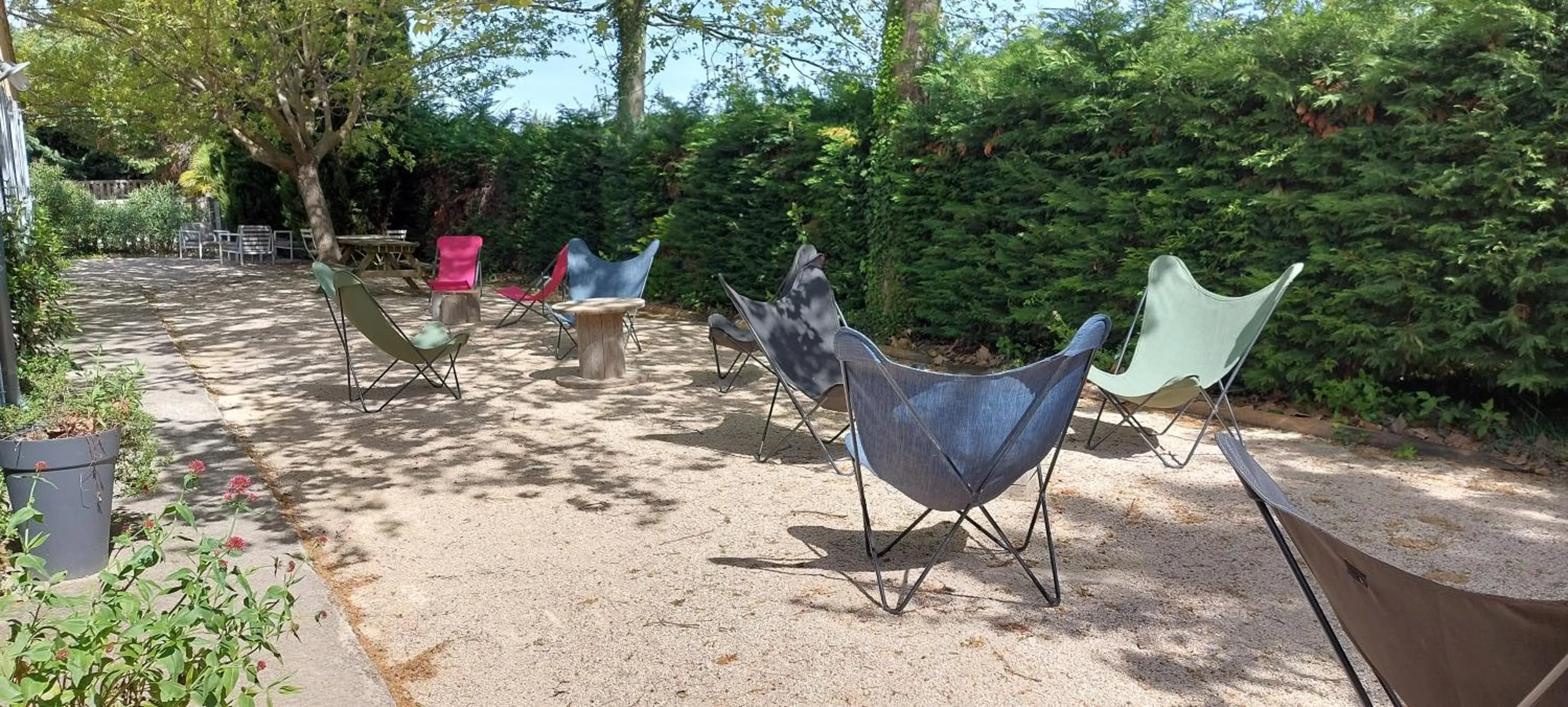 Patio in Chambres d'Hôtes Aux Tournesols
