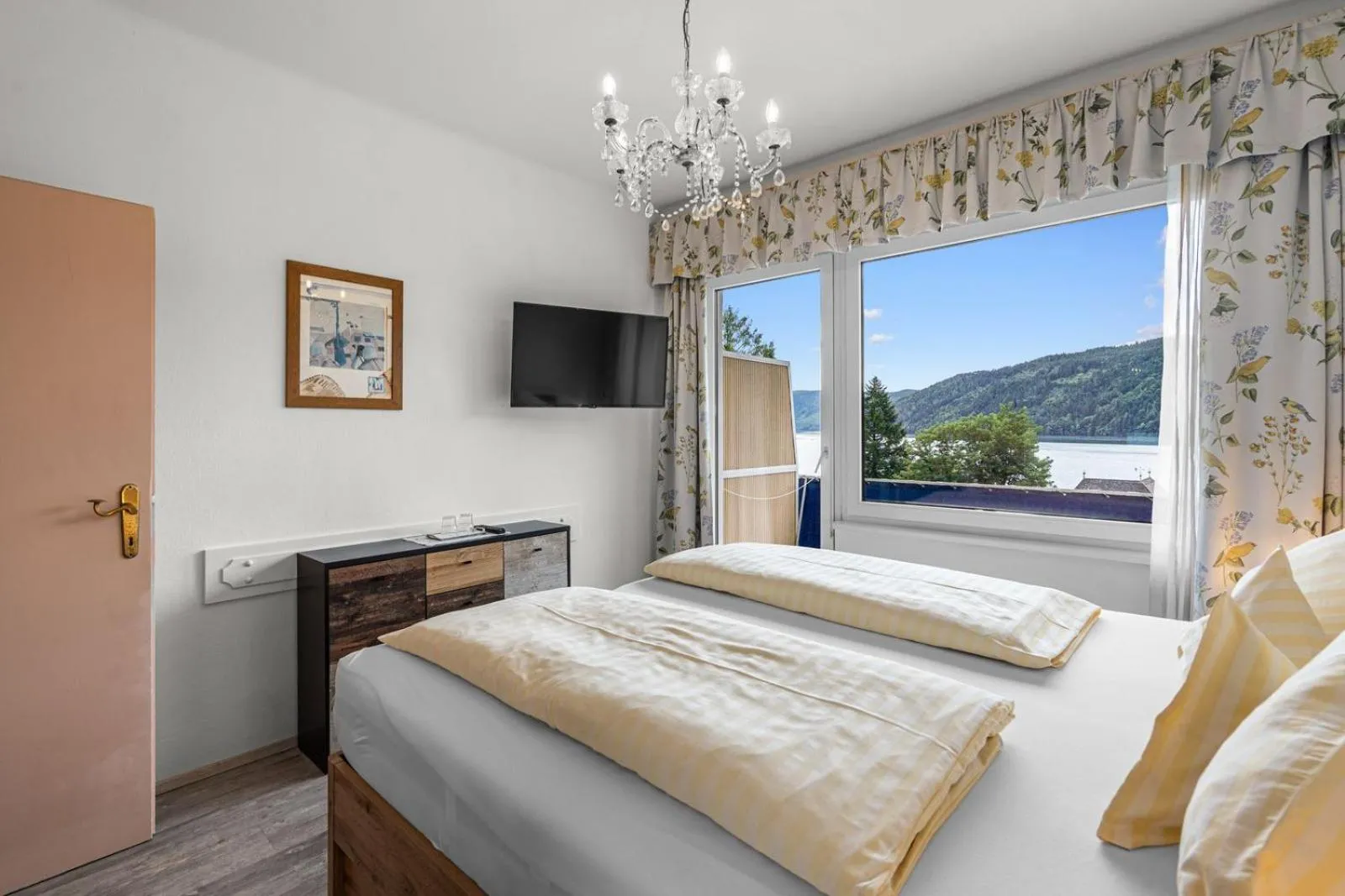 Bed in Hotel Nikolasch
