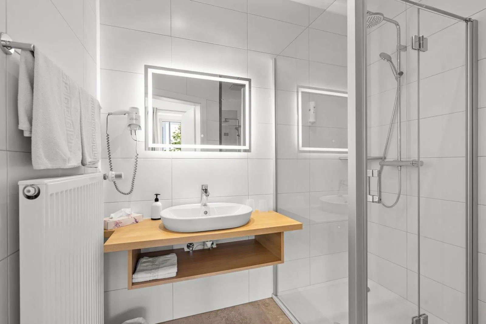 Shower in Hotel Nikolasch