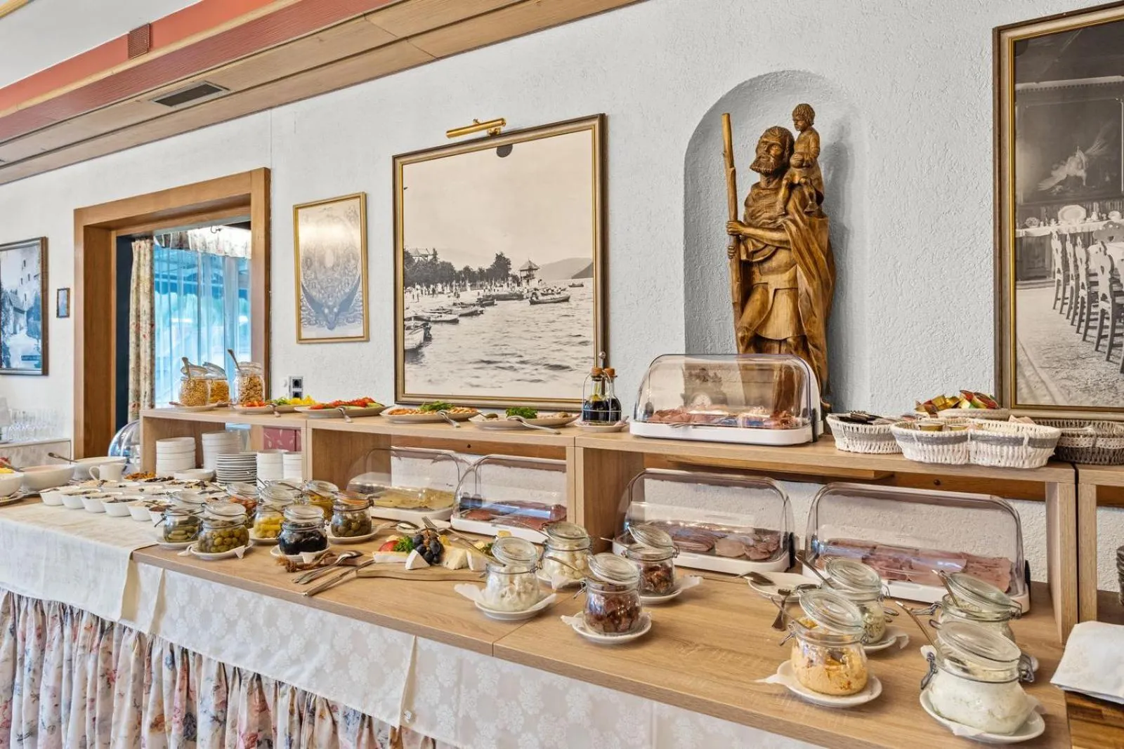 Food and drinks in Hotel Nikolasch