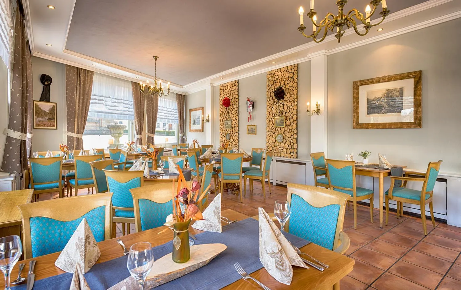 Restaurant/places to eat in Dom-Hotel