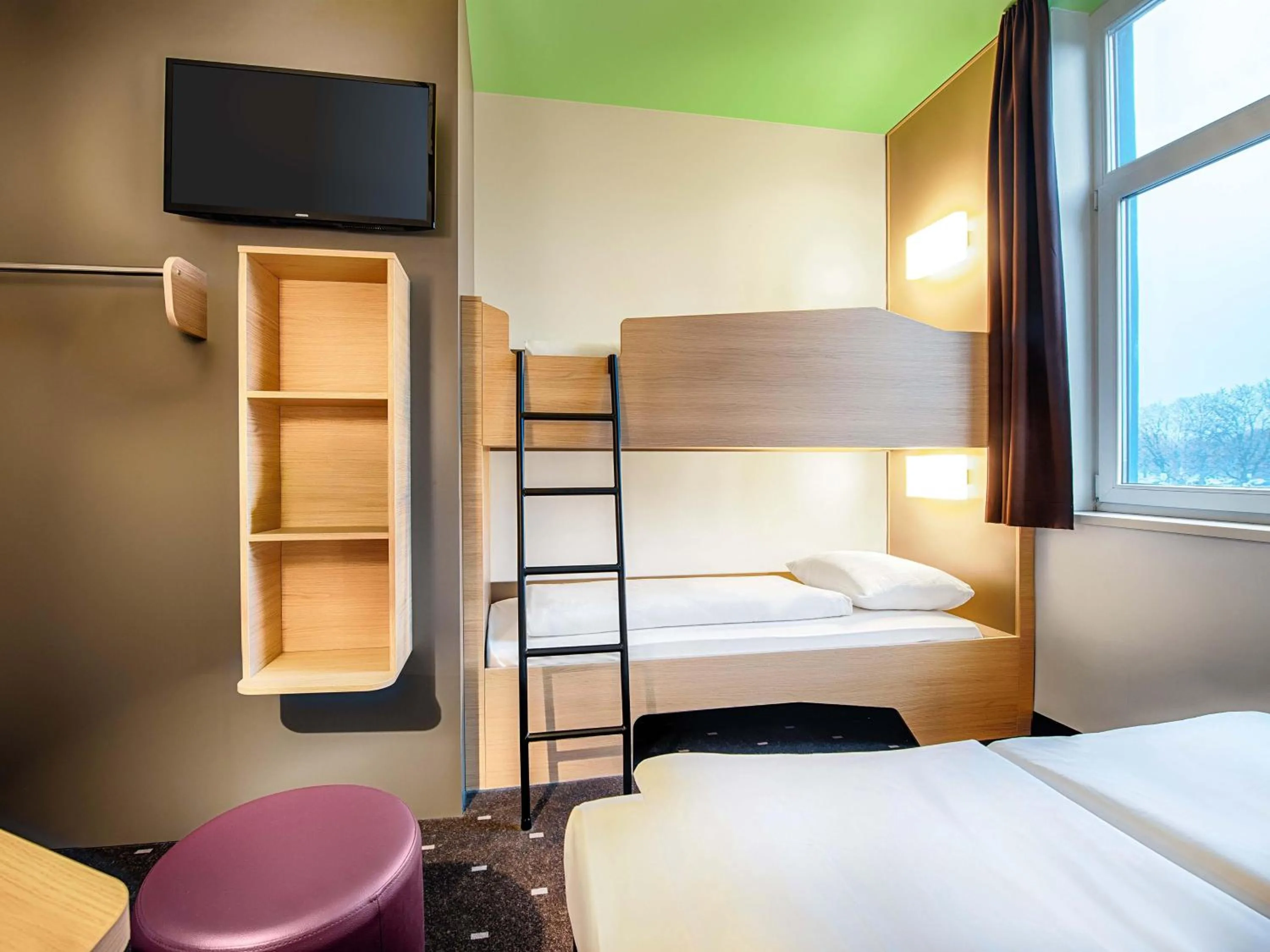 Photo of the whole room, Bed in B&B Hotel Kassel-City