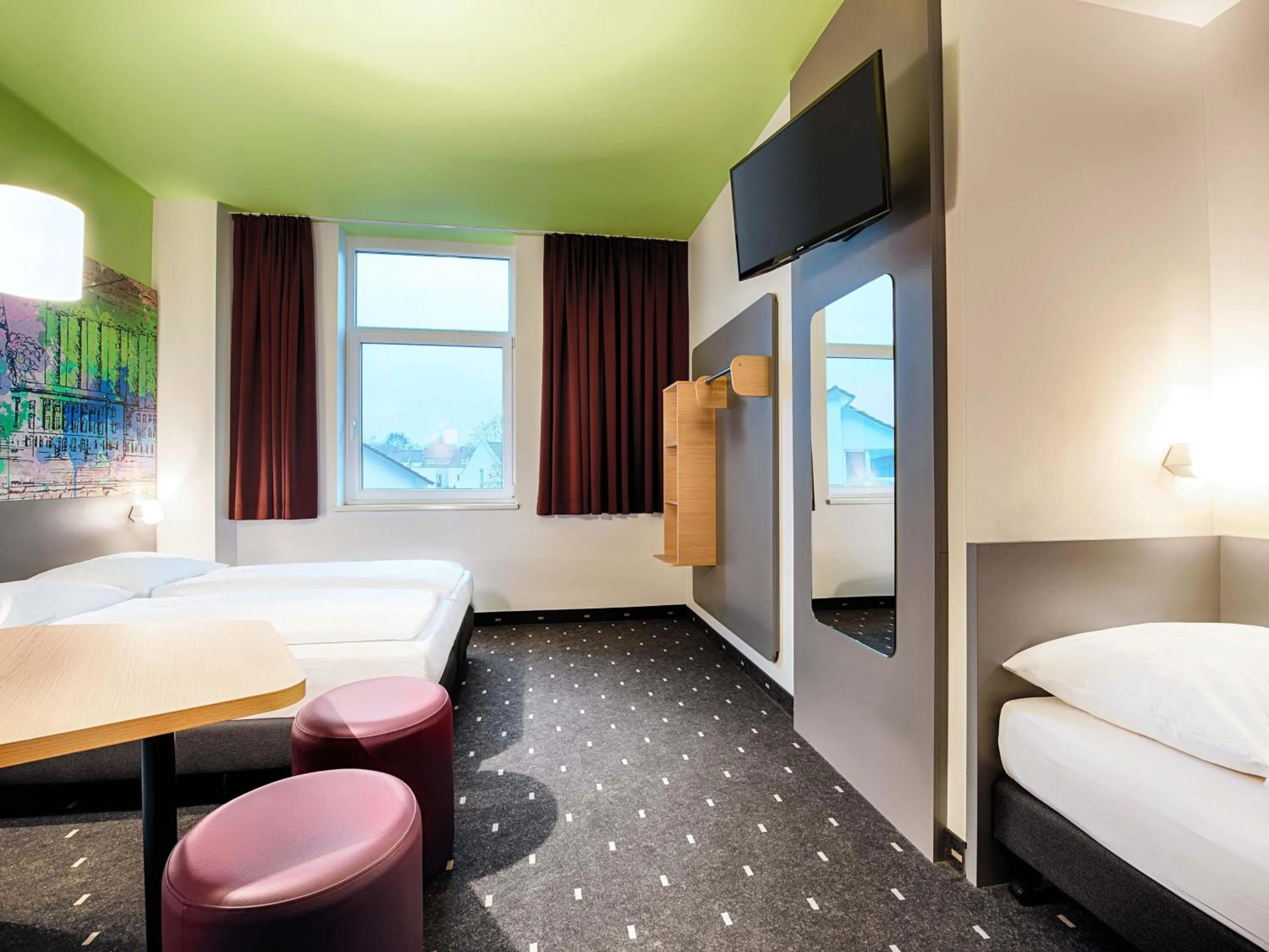 Photo of the whole room, Bed in B&B Hotel Kassel-City