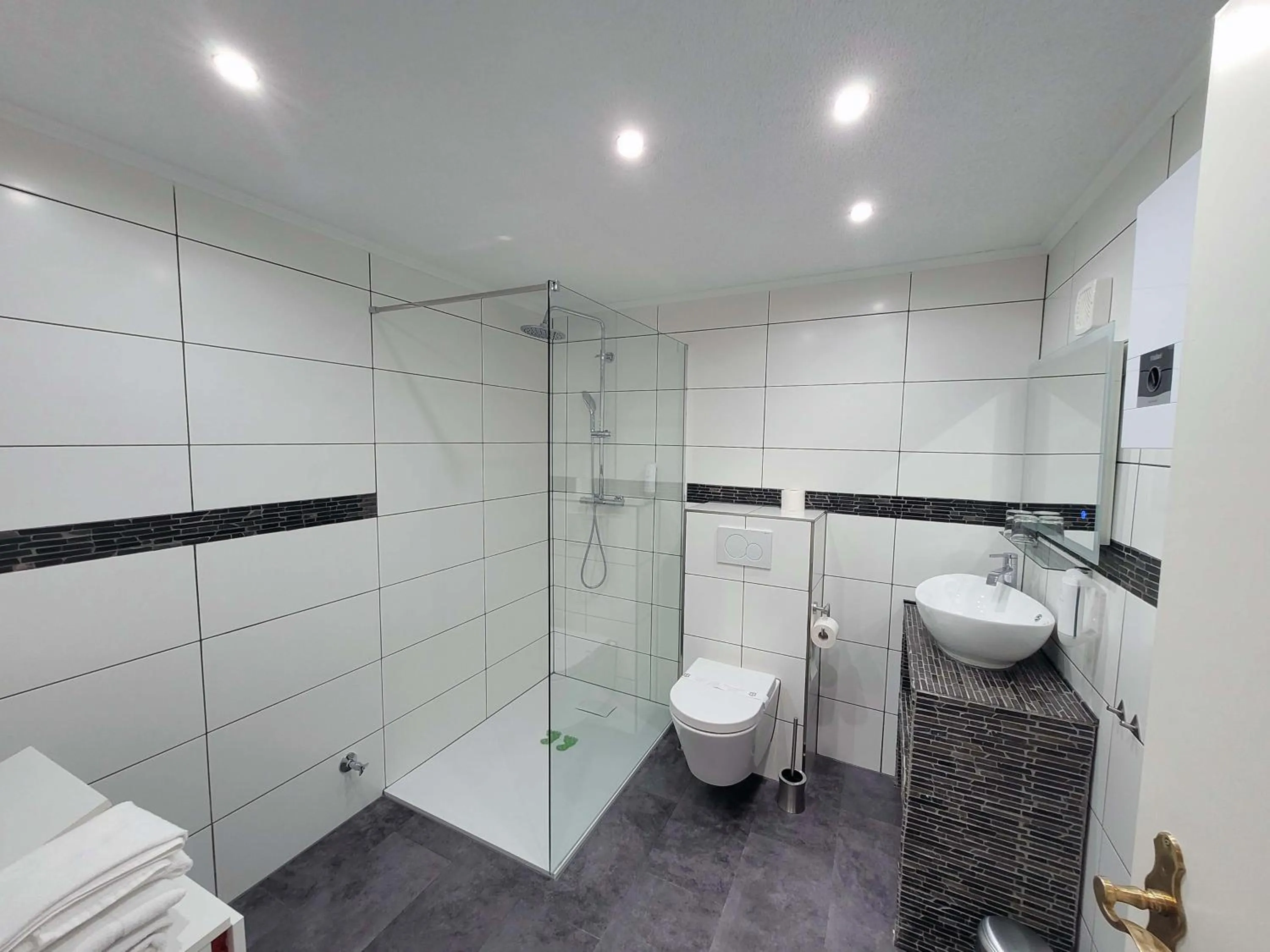 Shower in Hotel Restaurant Adria Kroatien