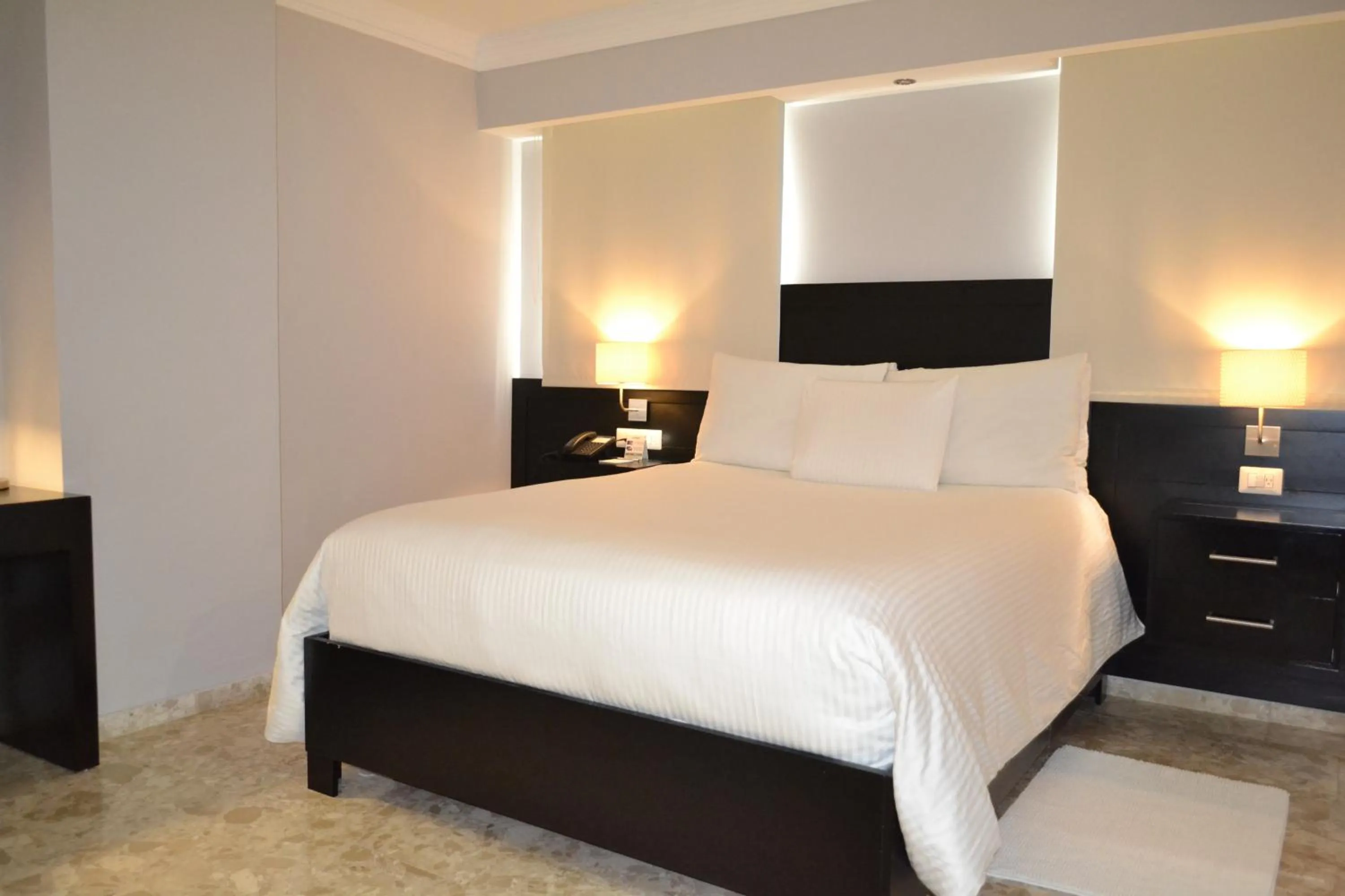 Bed in Plaza Florida Suites