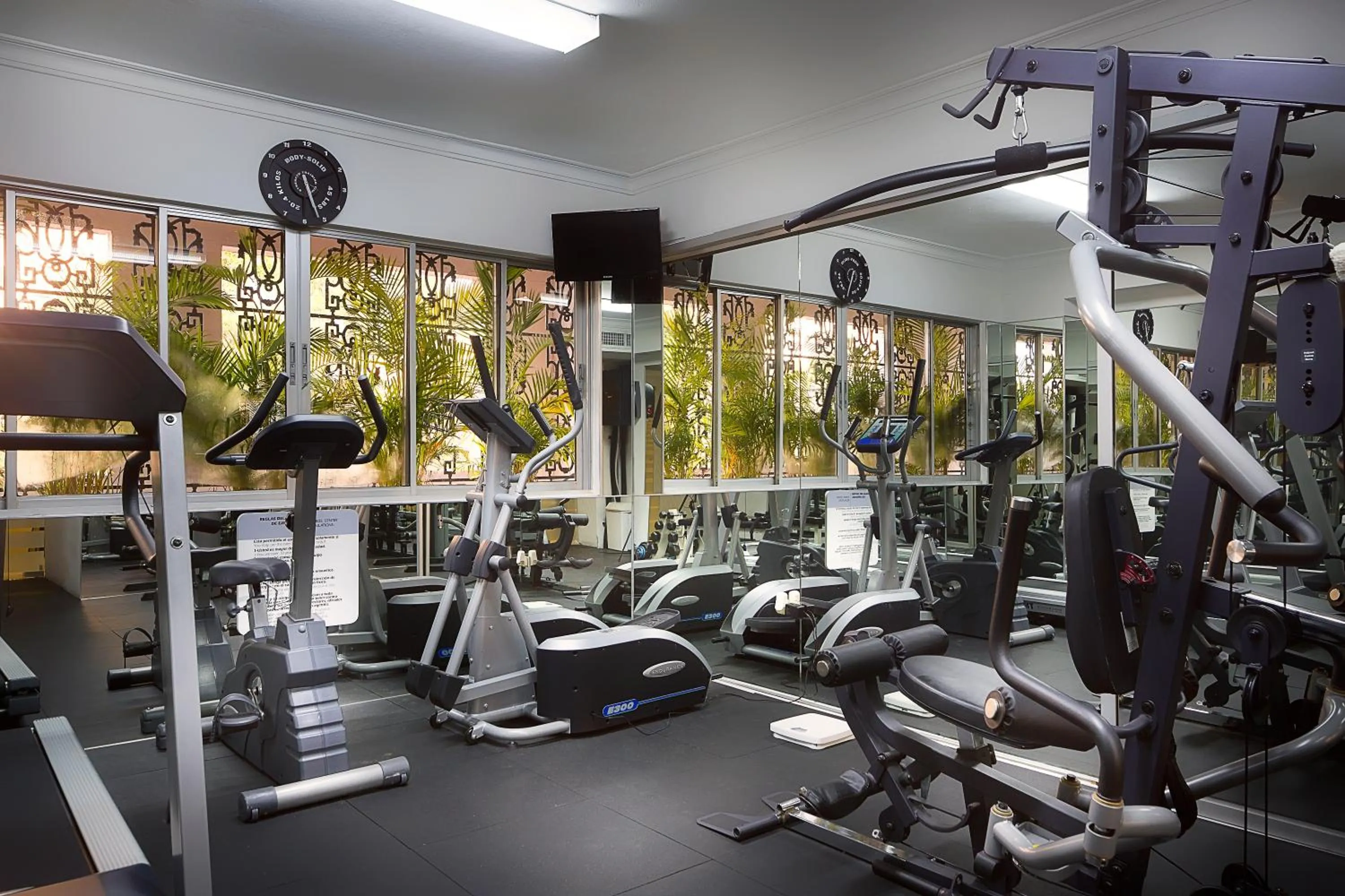 Fitness centre/facilities in Plaza Florida Suites
