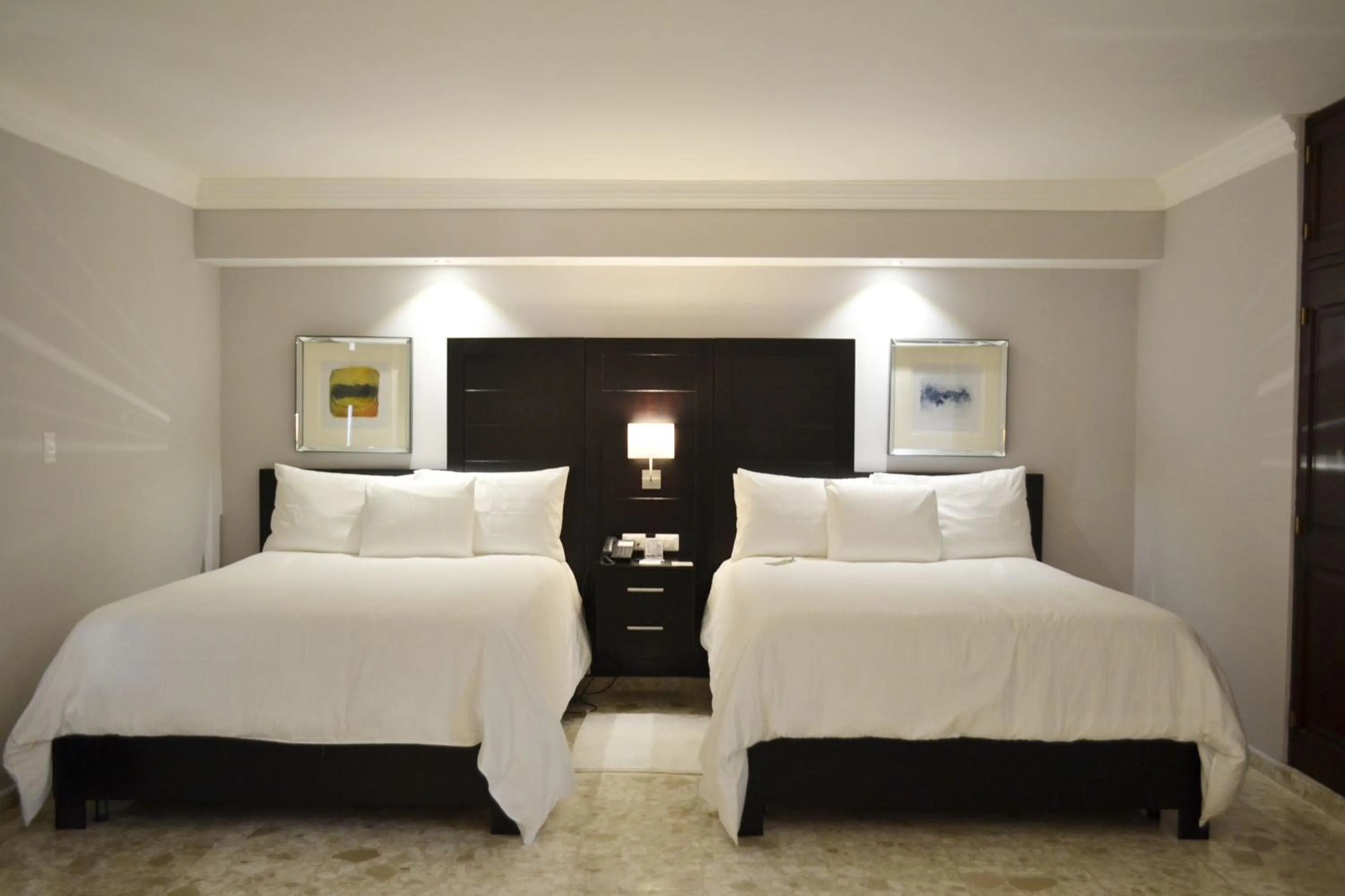 Bed in Plaza Florida Suites