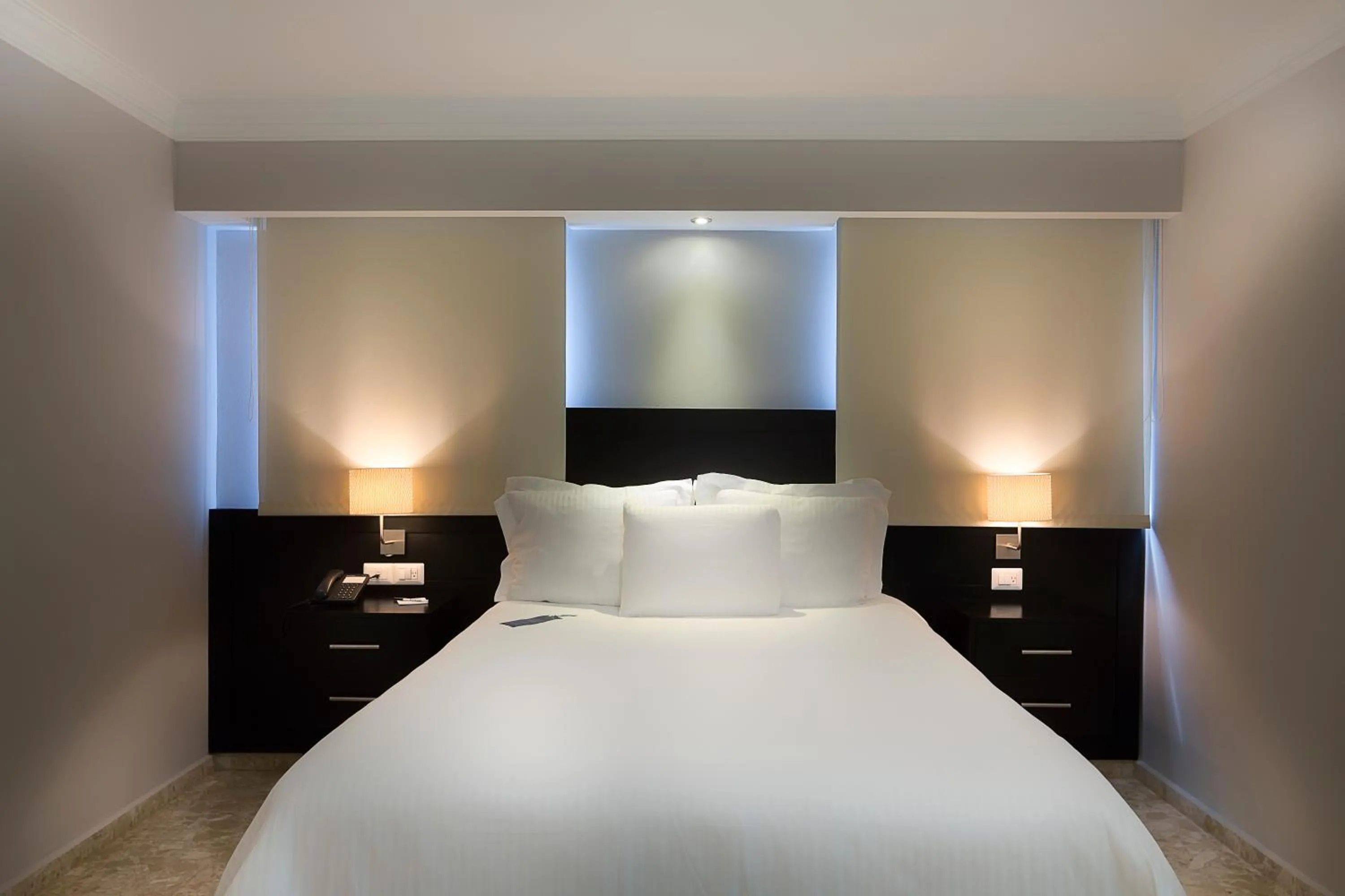 Bed in Plaza Florida Suites