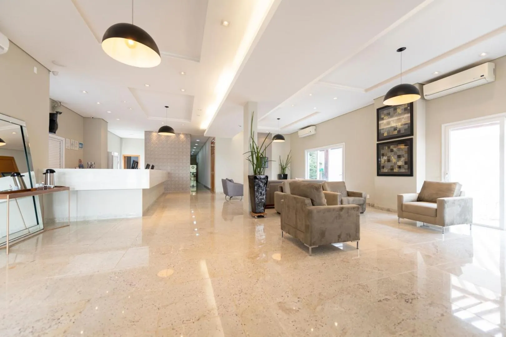 Lobby or reception in Hotel Tainá - Aeroporto Cuiabá