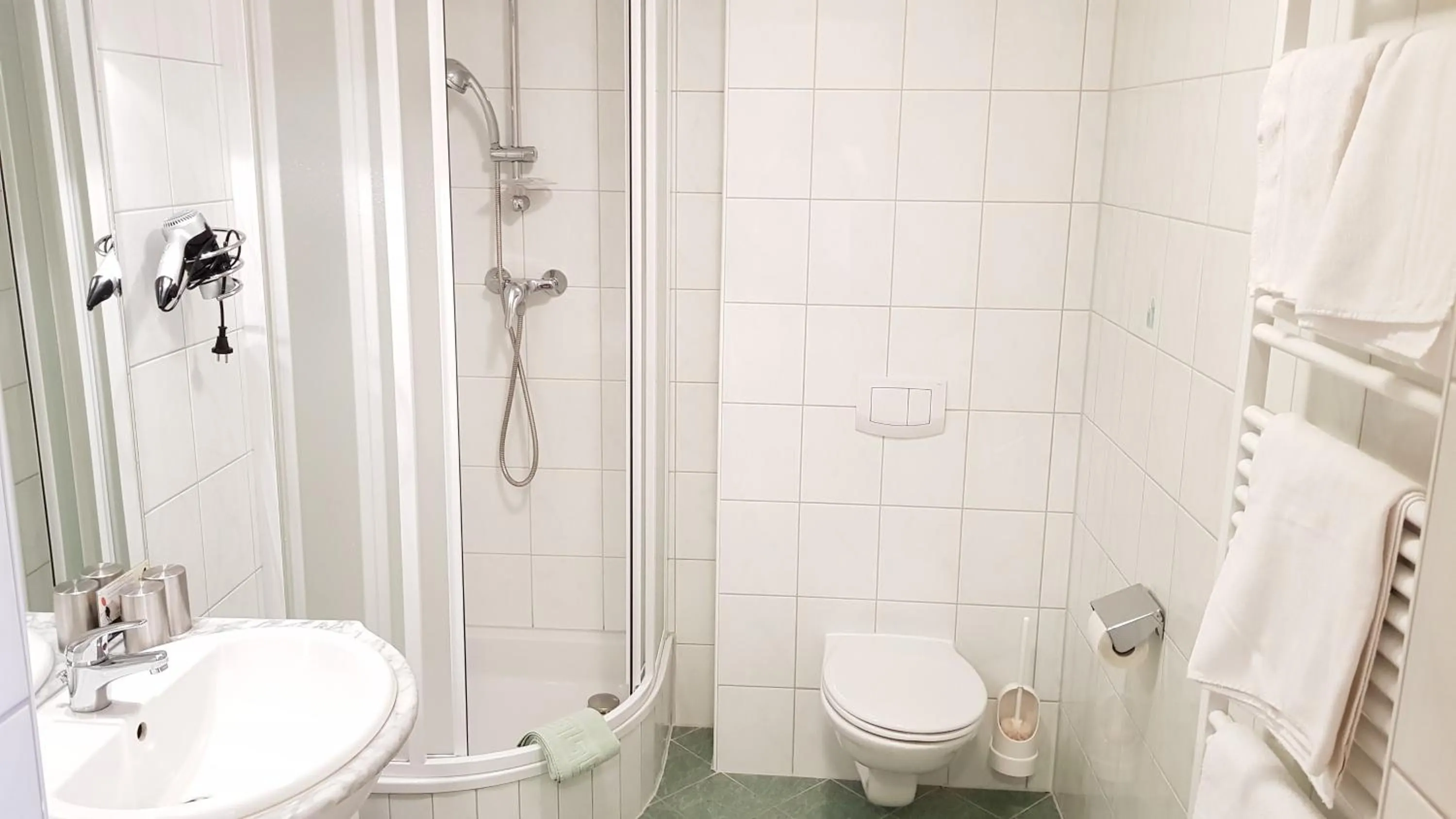 Bathroom in Roseggerhof