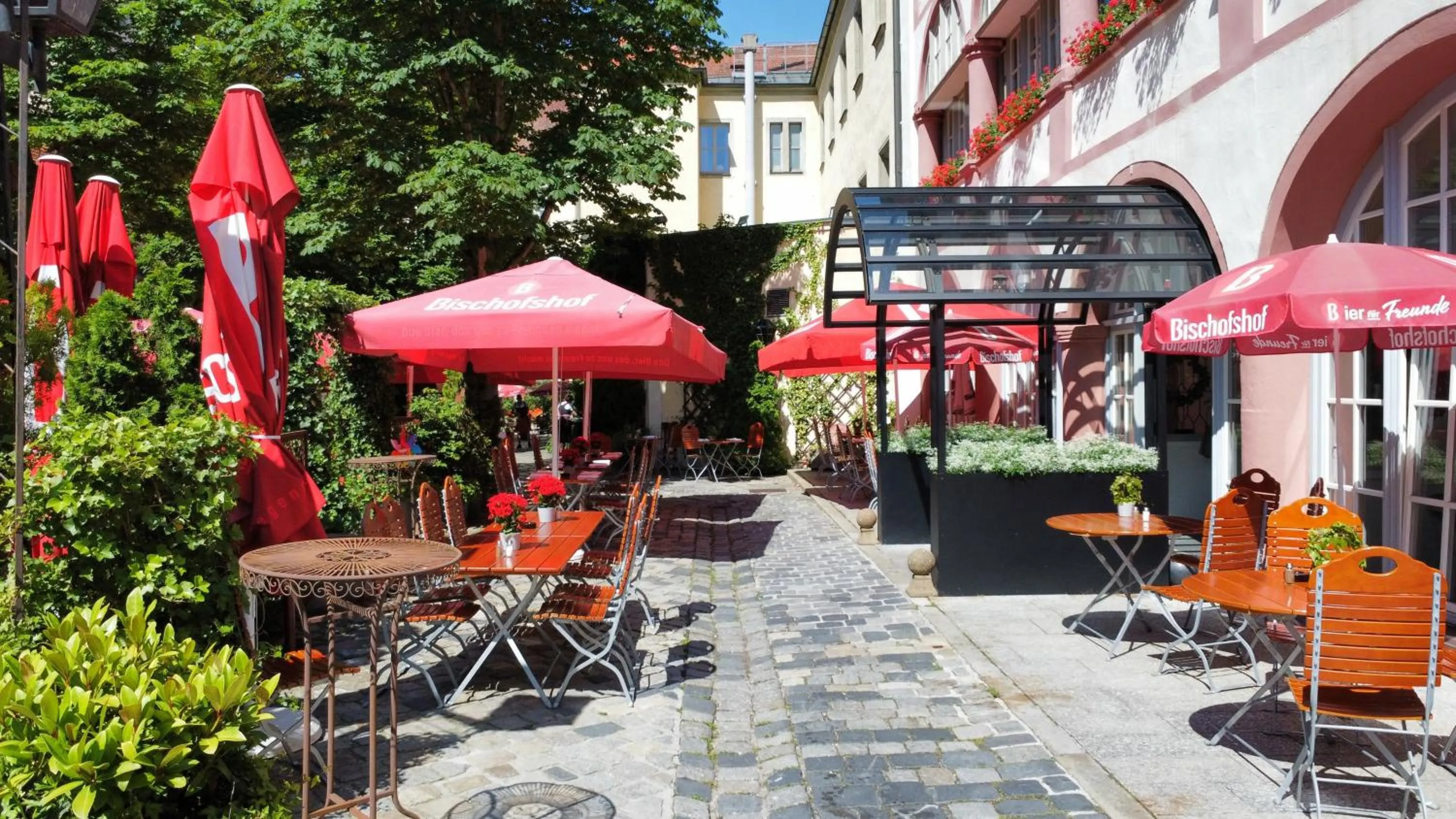 Property building in Hotel Bischofshof am Dom