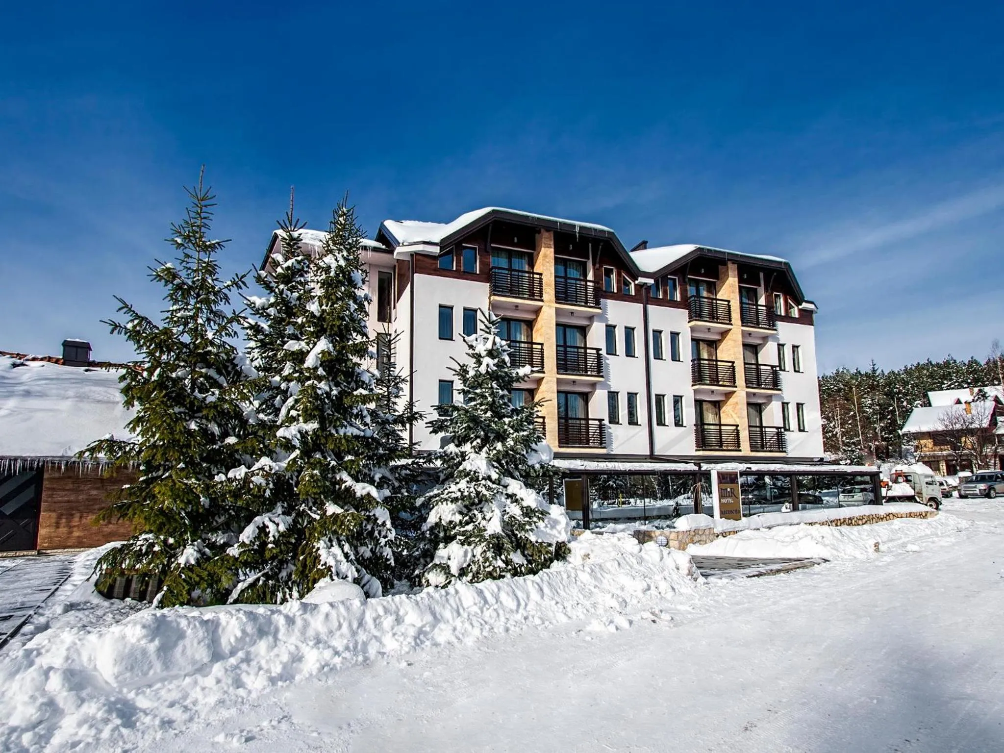 Facade/entrance in Hotel MIR