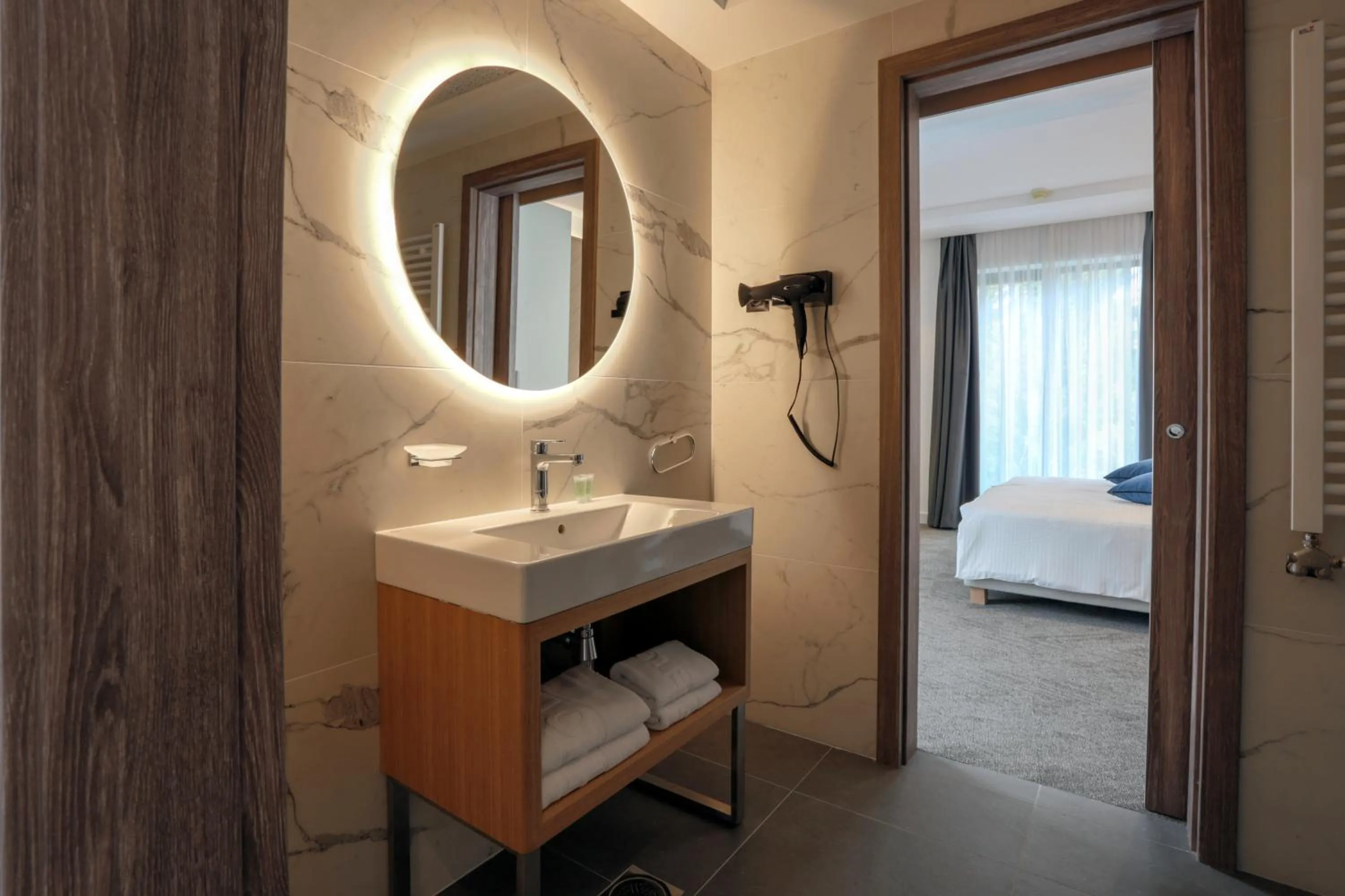Toilet, Bed in Hotel MIR