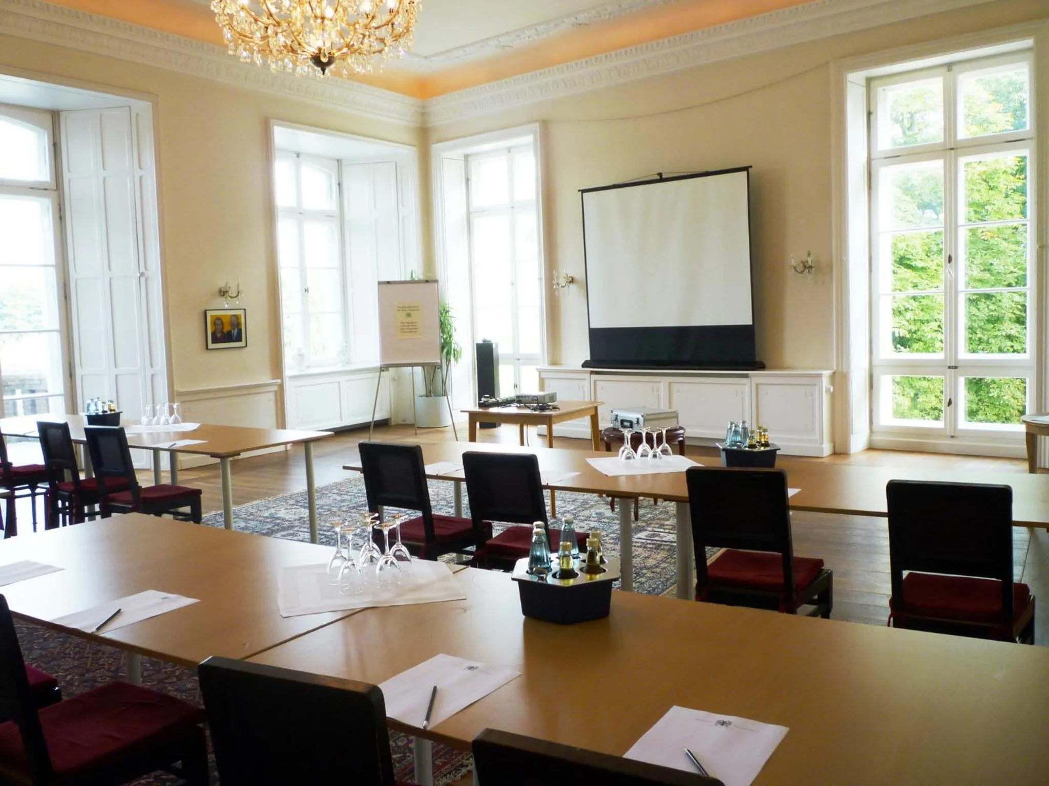 Business facilities in Burg Boetzelaer