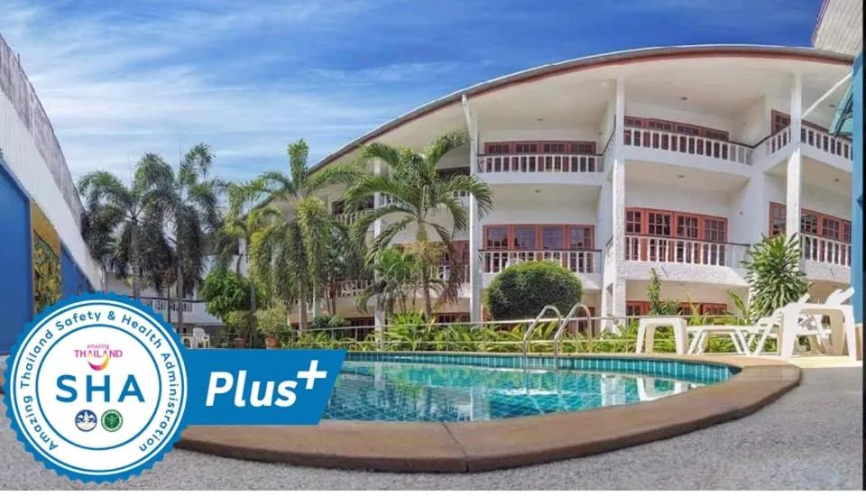 Swimming pool in Neptuna Hotel