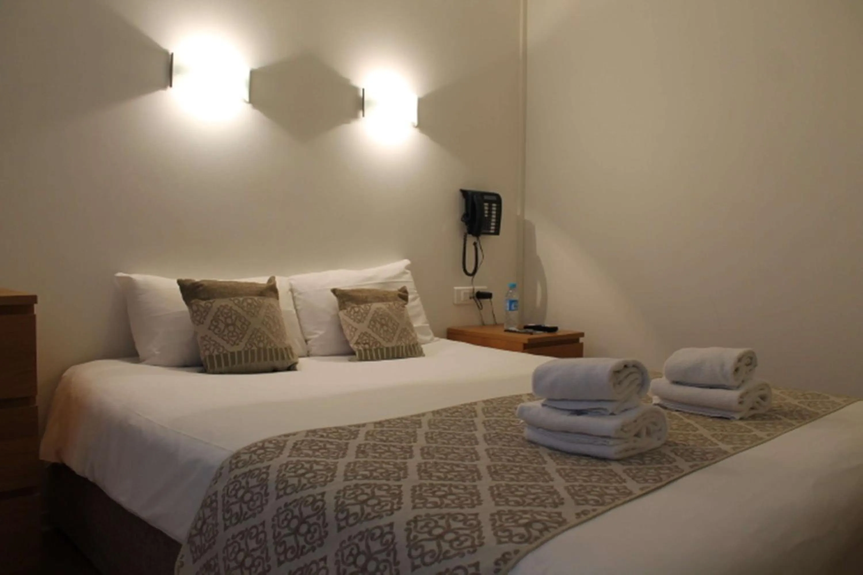 Bedroom, Bed in Brit Hotel MOTEL - Lyon L'Arbresle