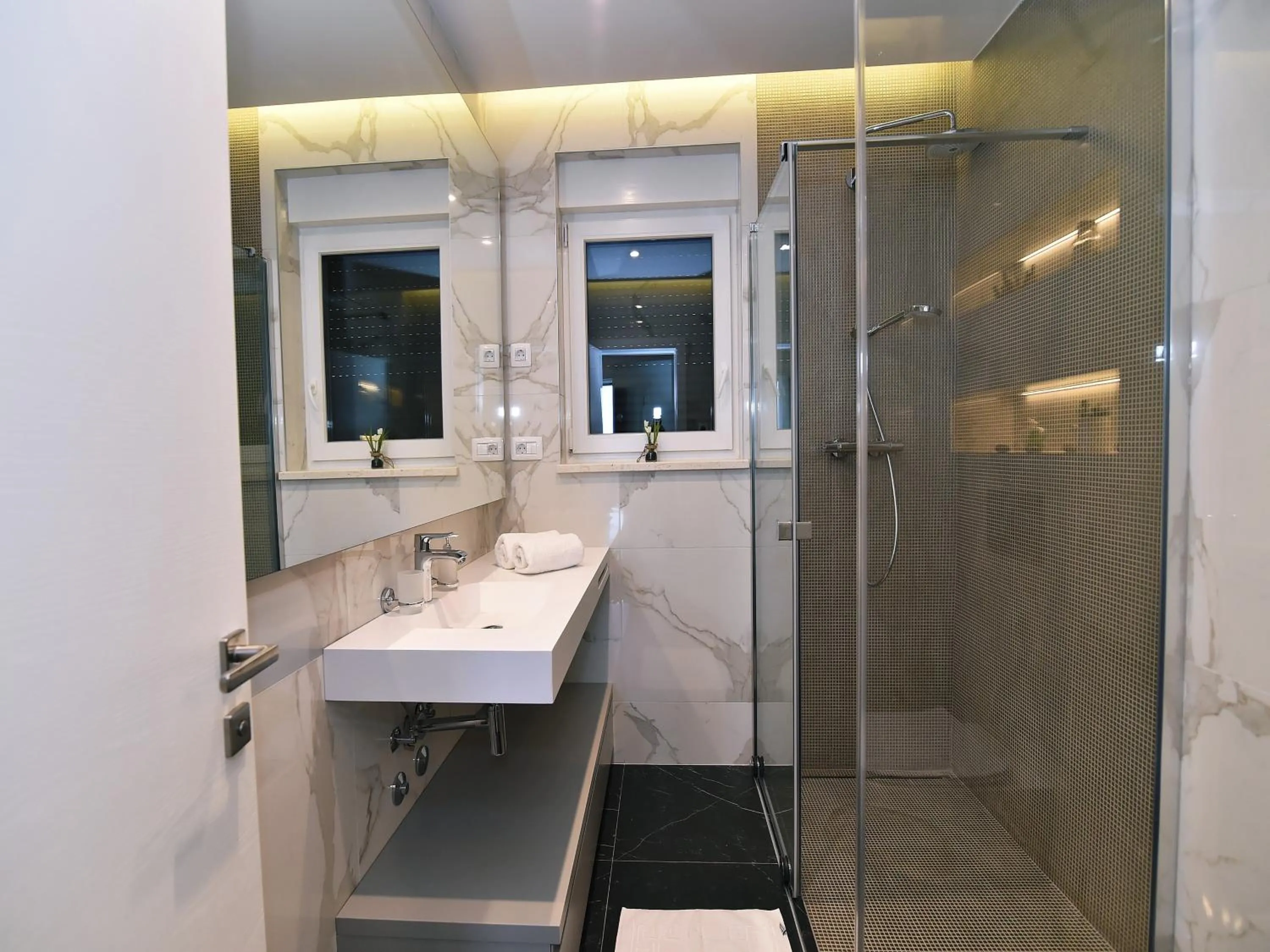 Shower in Apartments in Villa Ziza, rooftop swimming pool