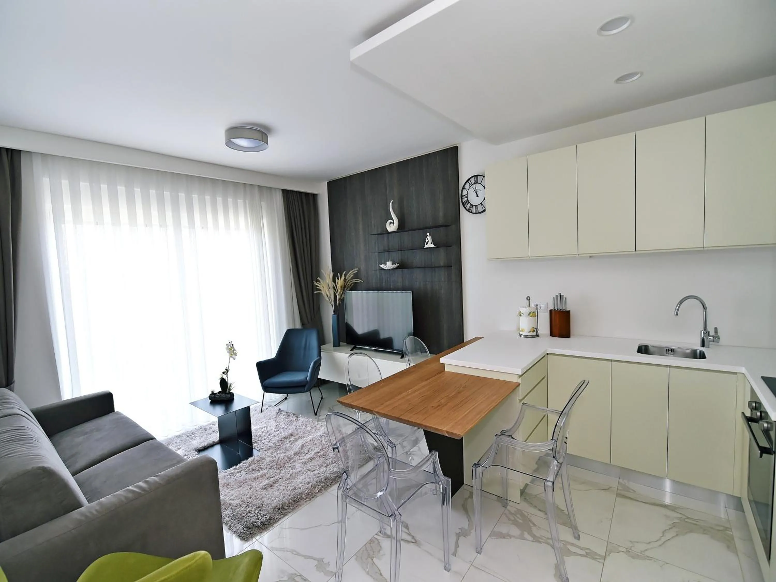TV and multimedia in Apartments in Villa Ziza, rooftop swimming pool