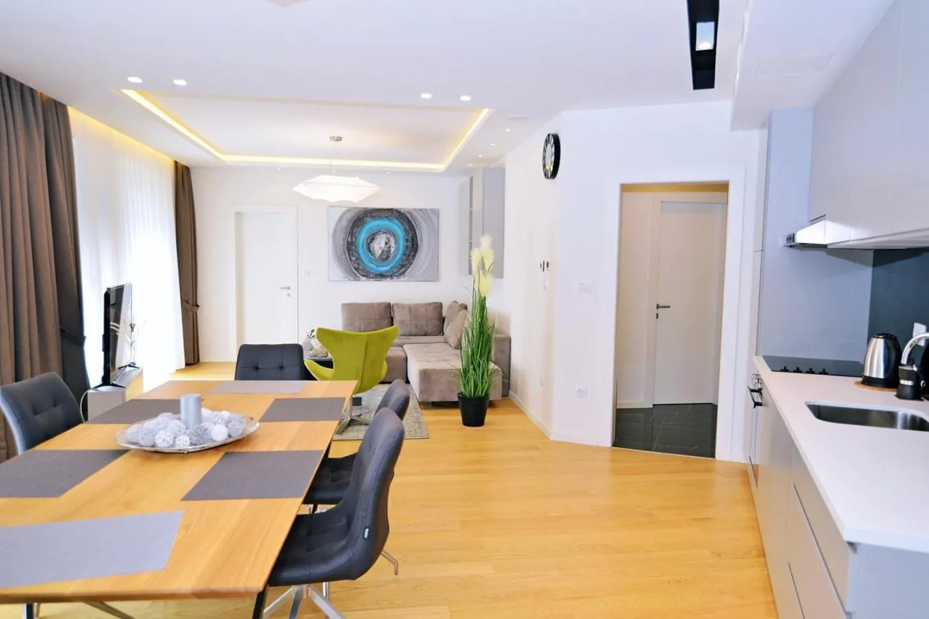 TV and multimedia in Apartments in Villa Ziza, rooftop swimming pool