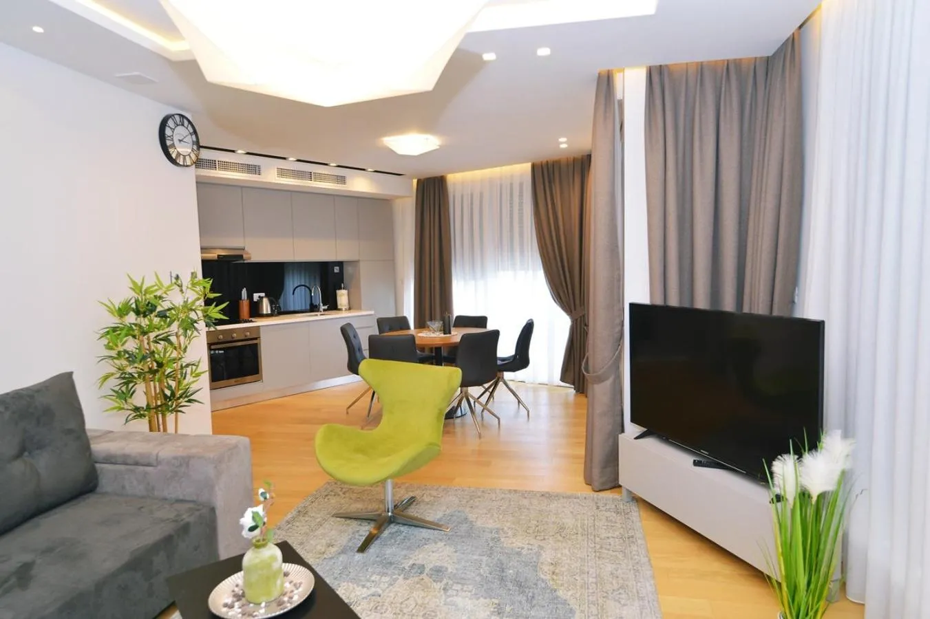 TV and multimedia in Apartments in Villa Ziza, rooftop swimming pool