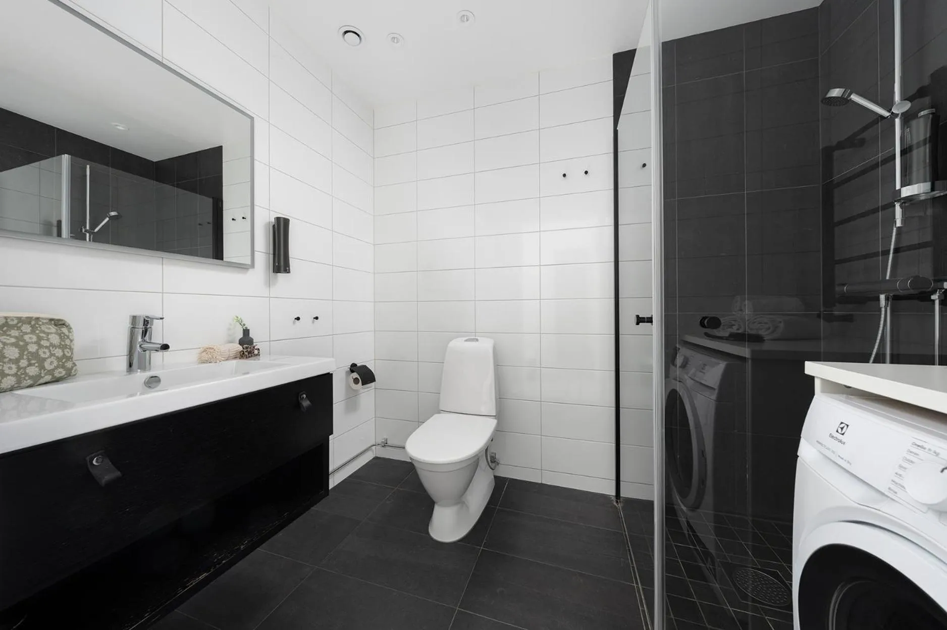 Shower in Sky Hotel City Apartments