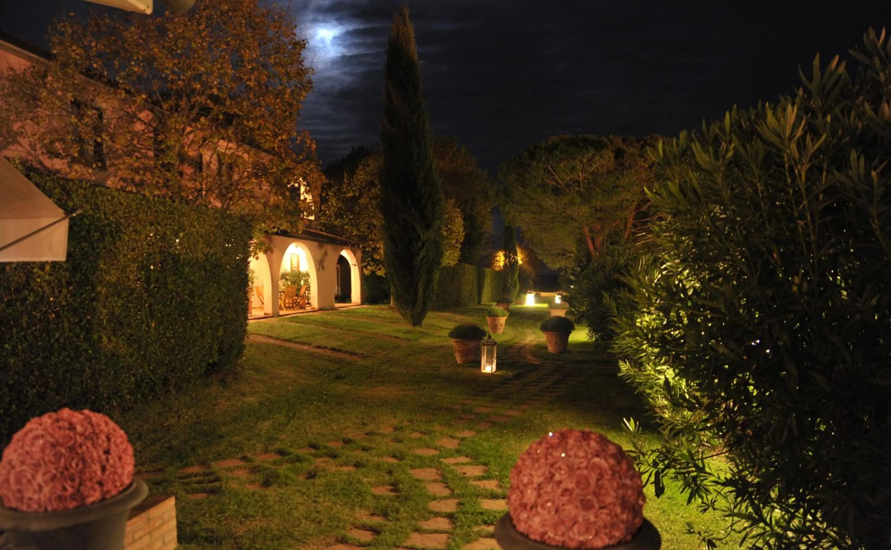 Garden view in Agriturismo Villa Toscana