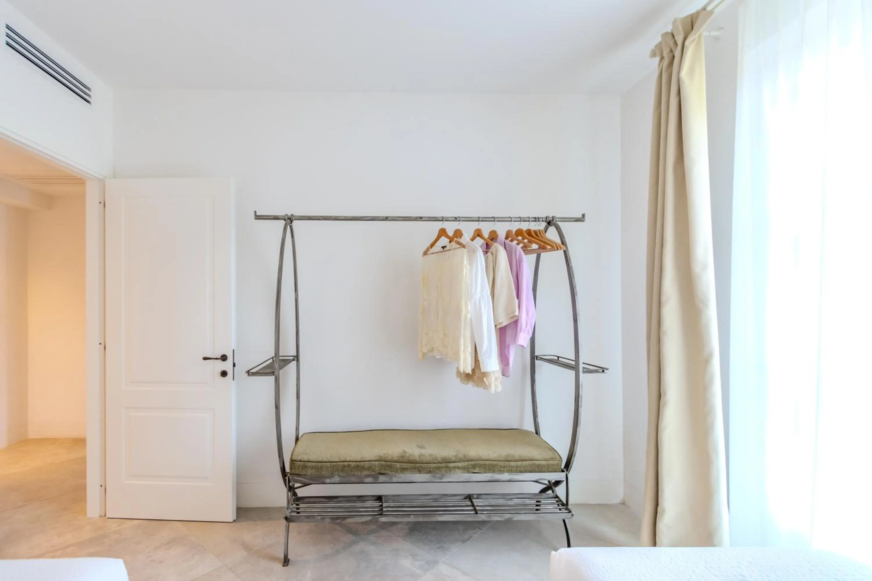 wardrobe, Bed in Agriturismo Villa Toscana