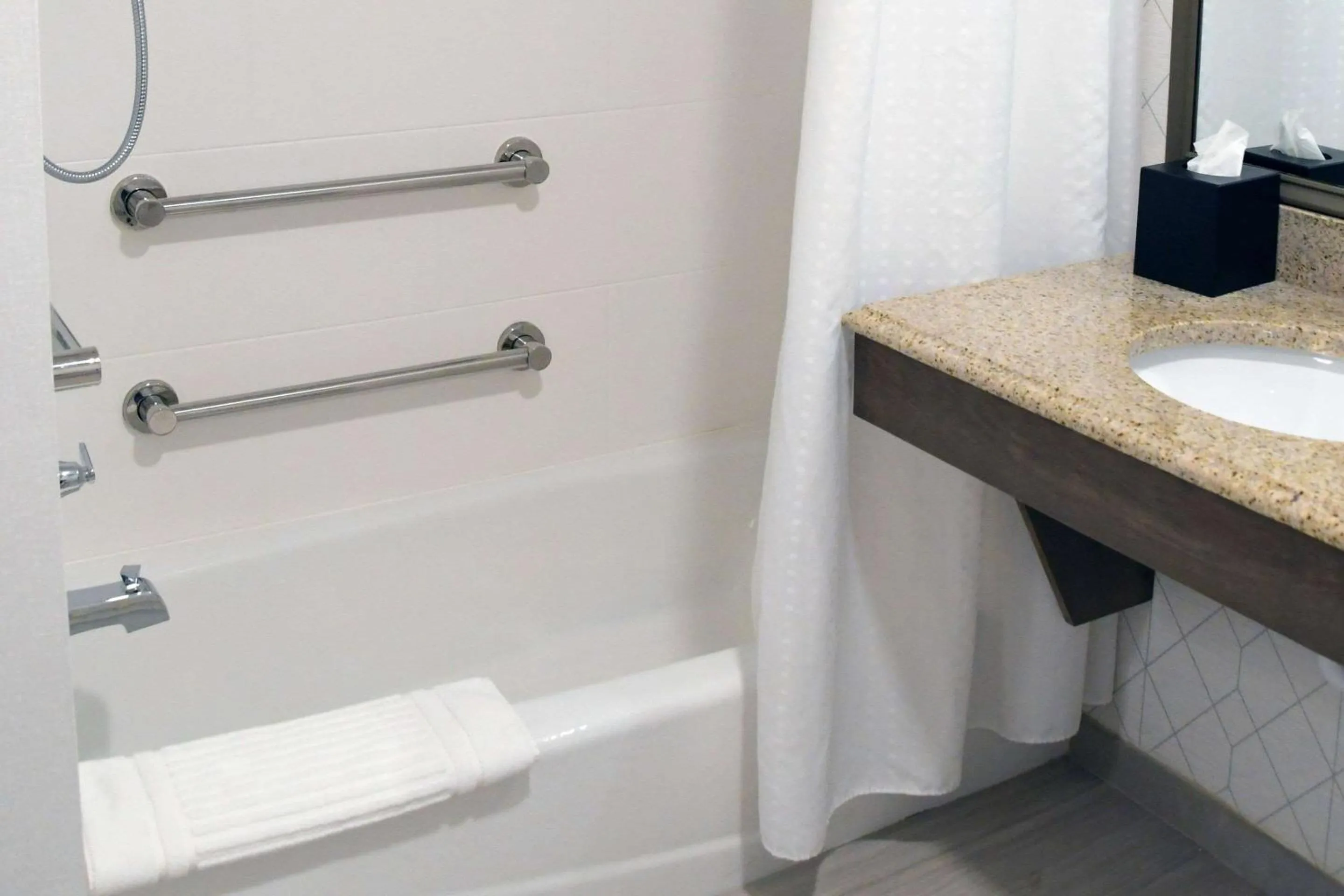 Bathroom in Comfort Inn & Suites NW Milwaukee