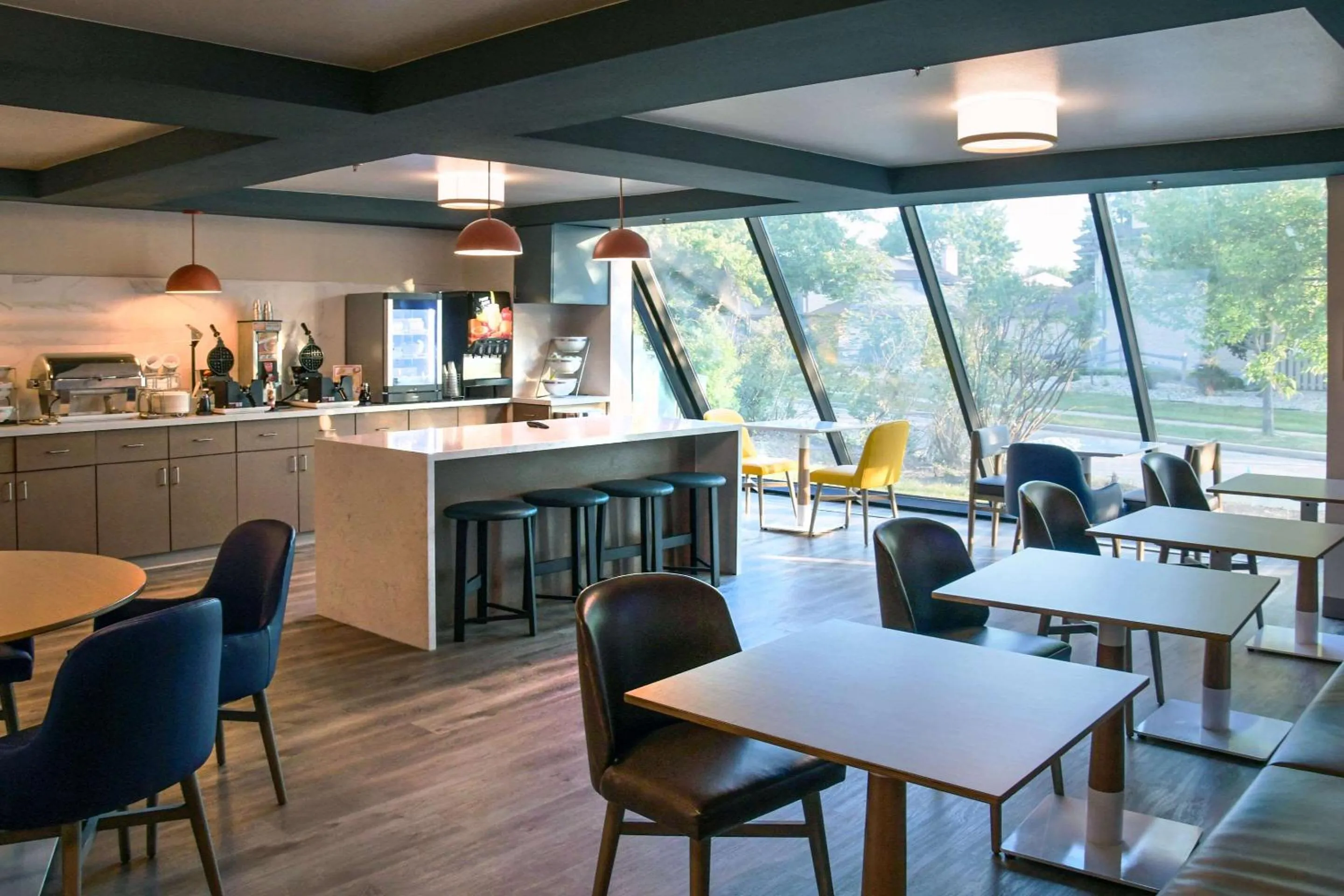 Breakfast in Comfort Inn & Suites NW Milwaukee