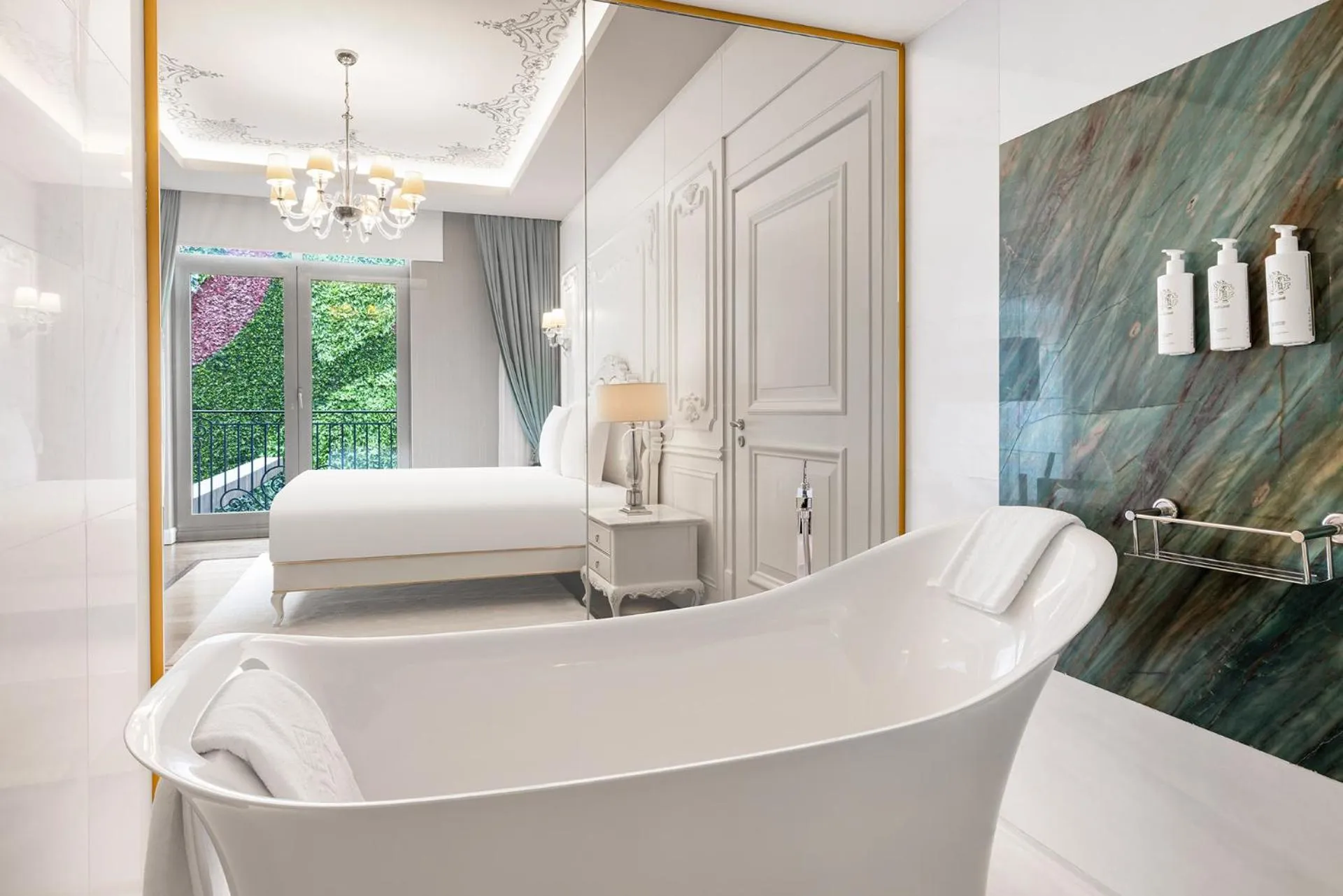 Bathroom, Bed in CVK Park Bosphorus Hotel Istanbul