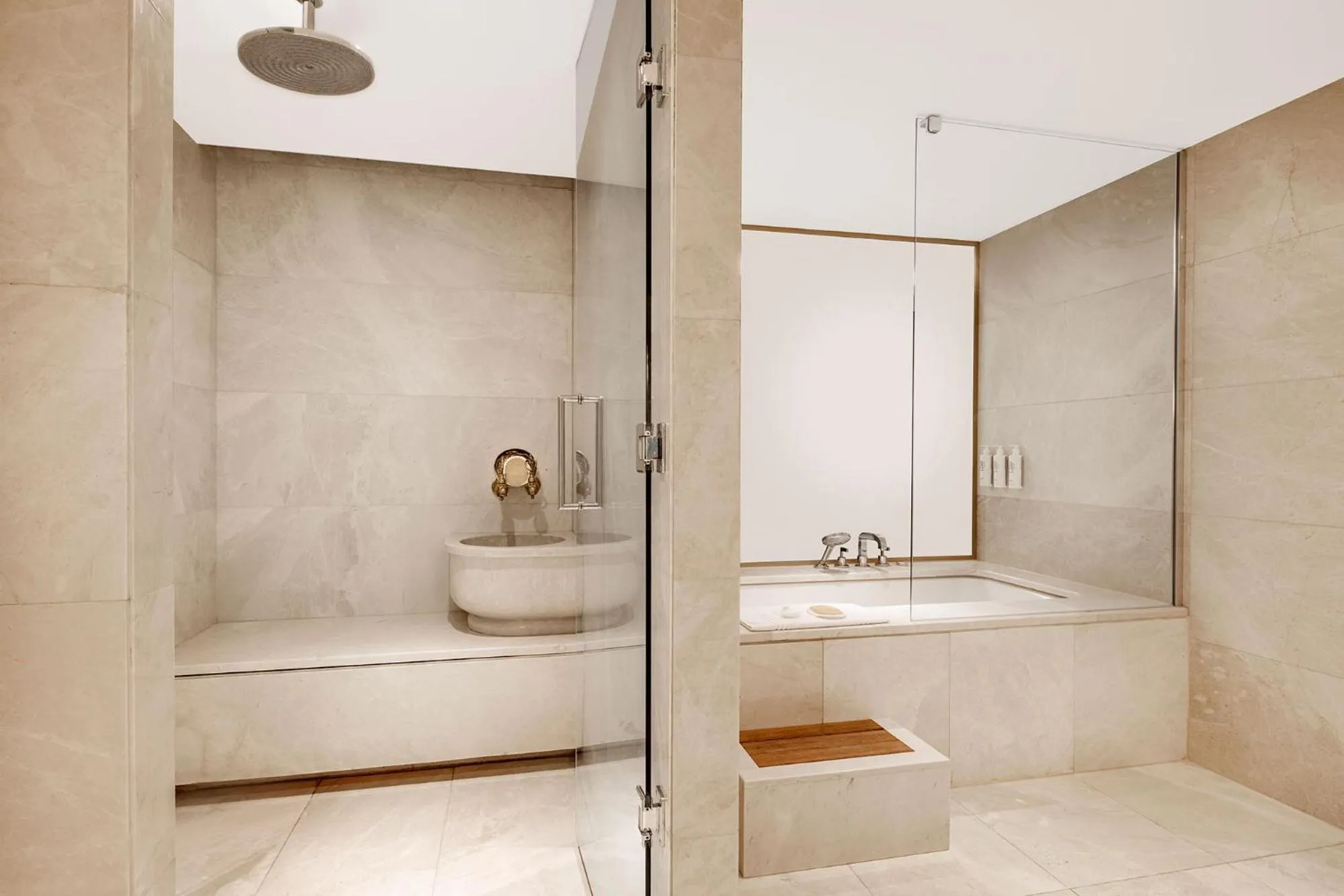 Shower in CVK Park Bosphorus Hotel Istanbul