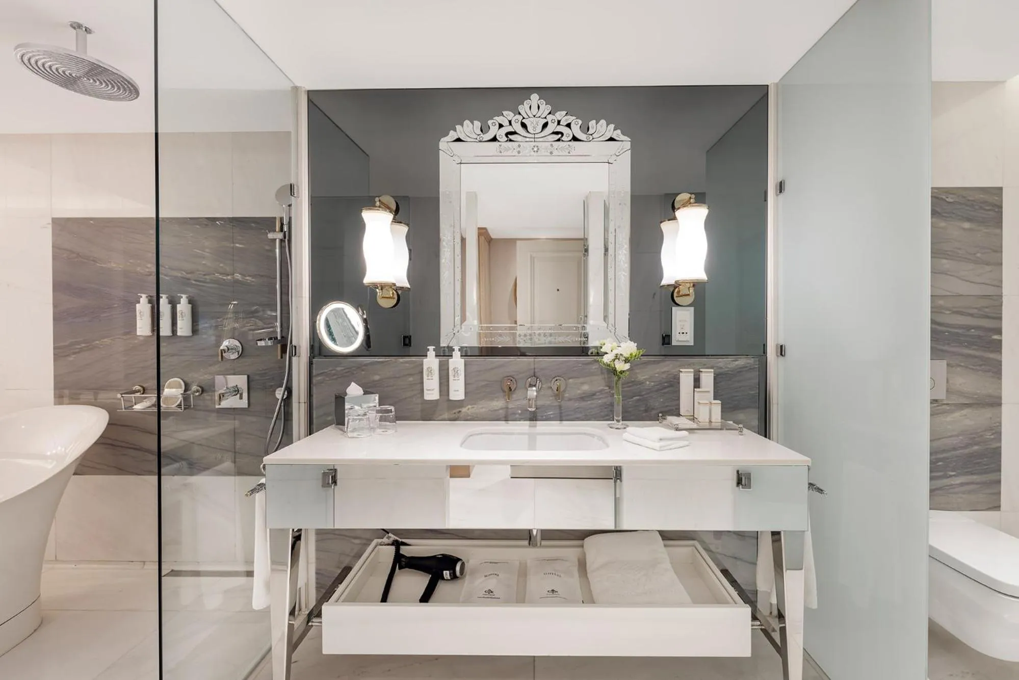 Shower in CVK Park Bosphorus Hotel Istanbul