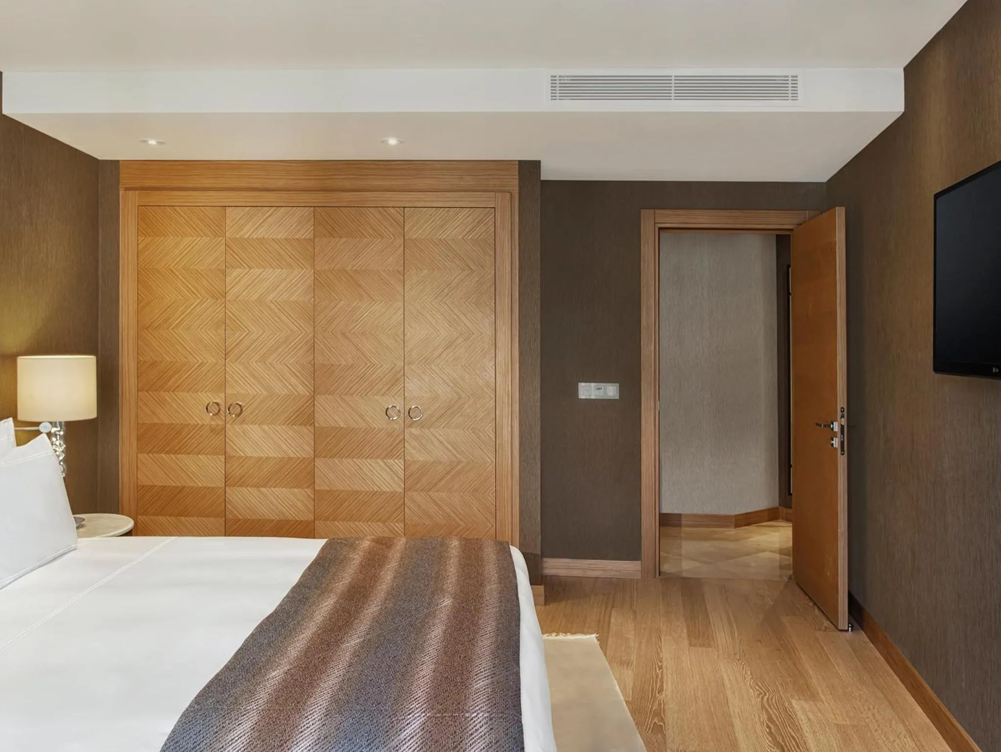 TV and multimedia, Bed in CVK Park Bosphorus Hotel Istanbul