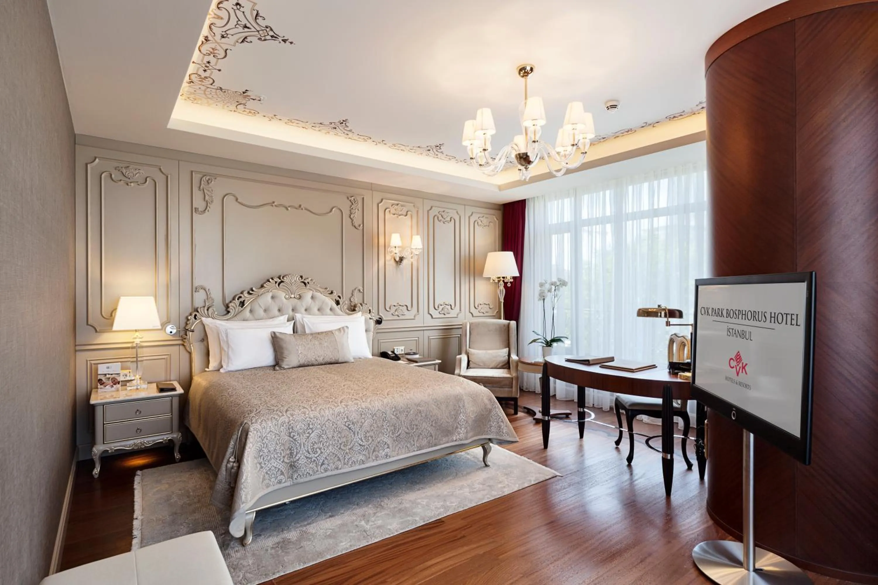 Bedroom, Bed in CVK Park Bosphorus Hotel Istanbul