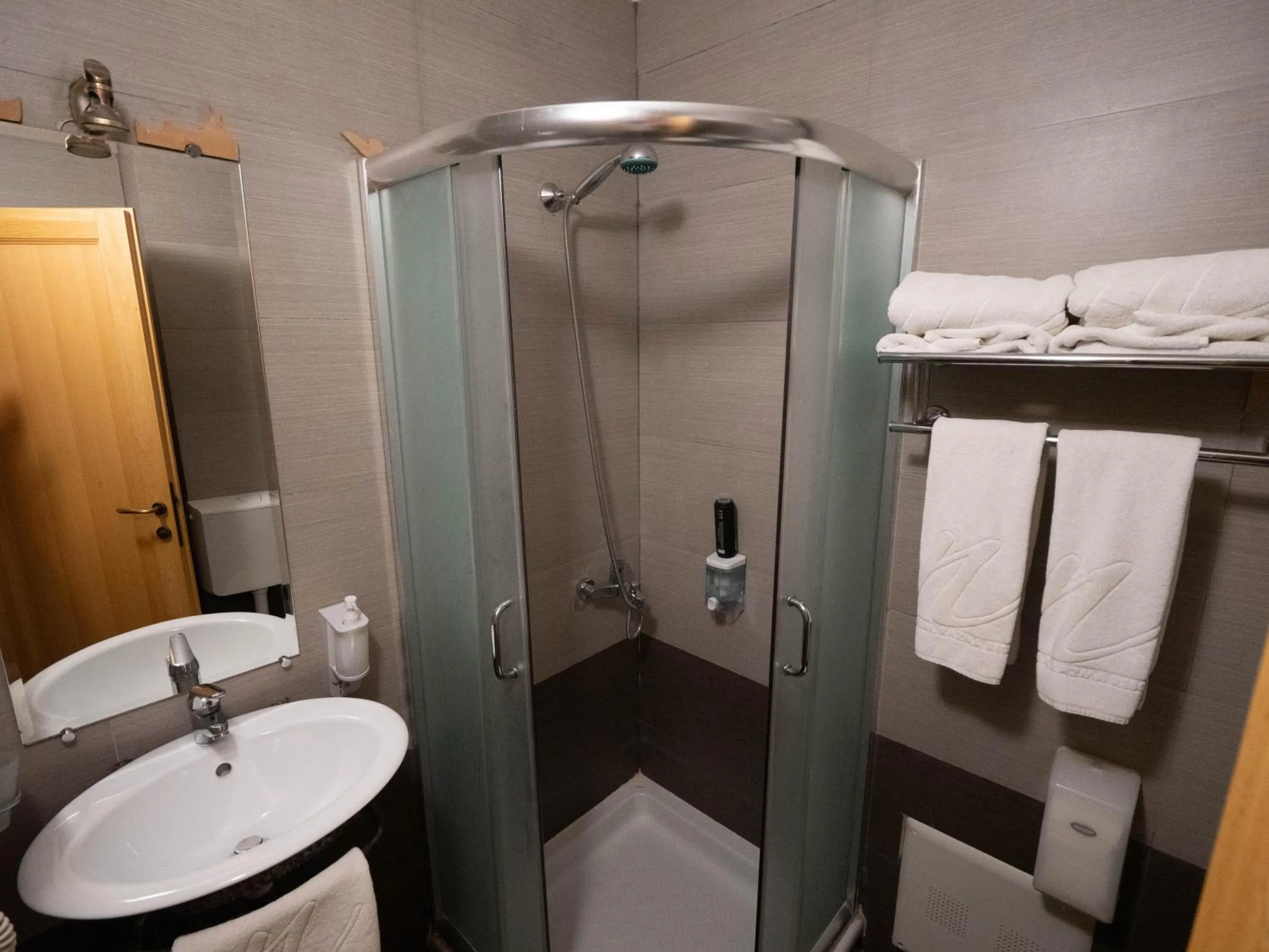 Shower in Natyral Razma Resort