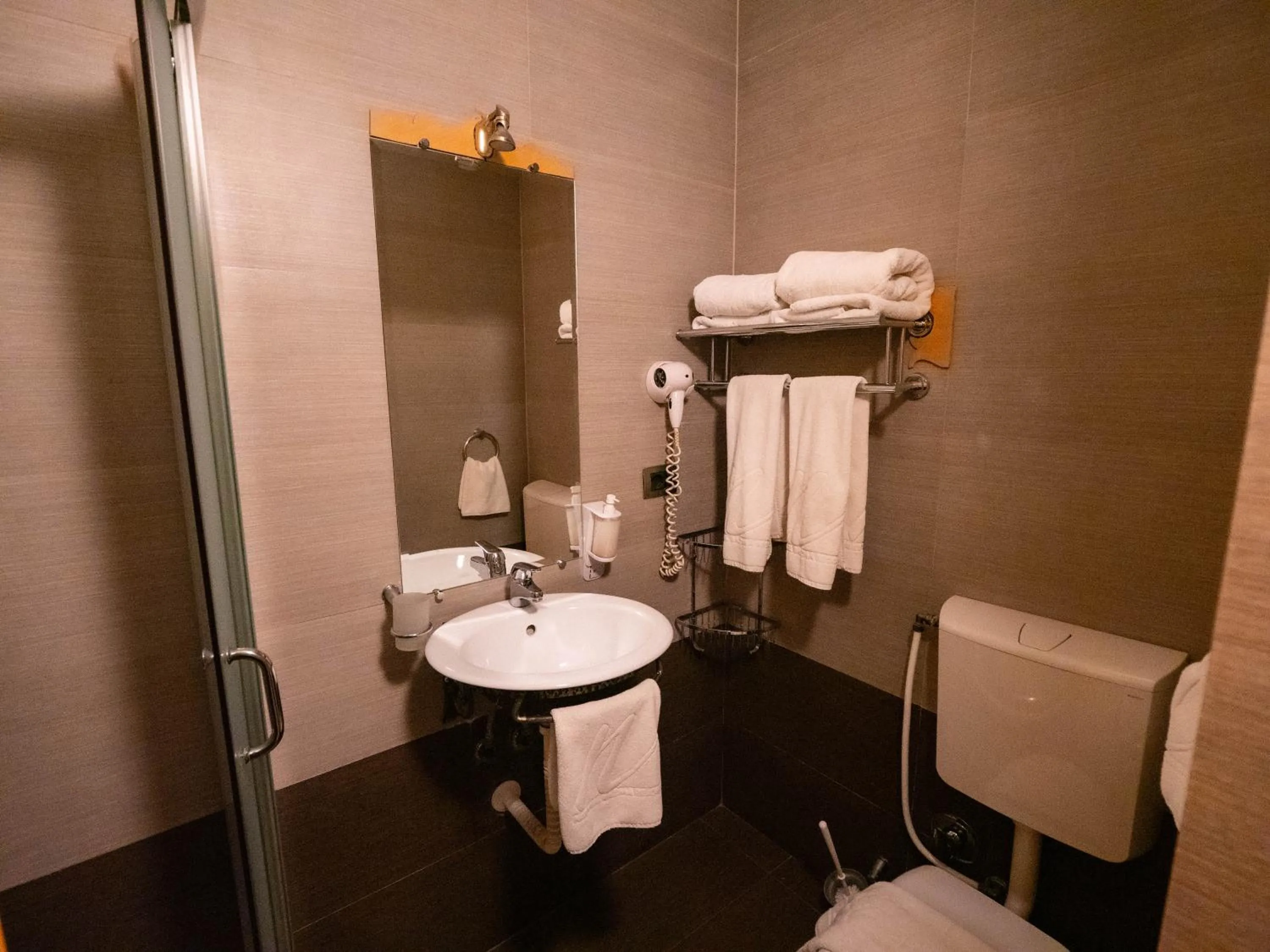 Shower in Natyral Razma Resort