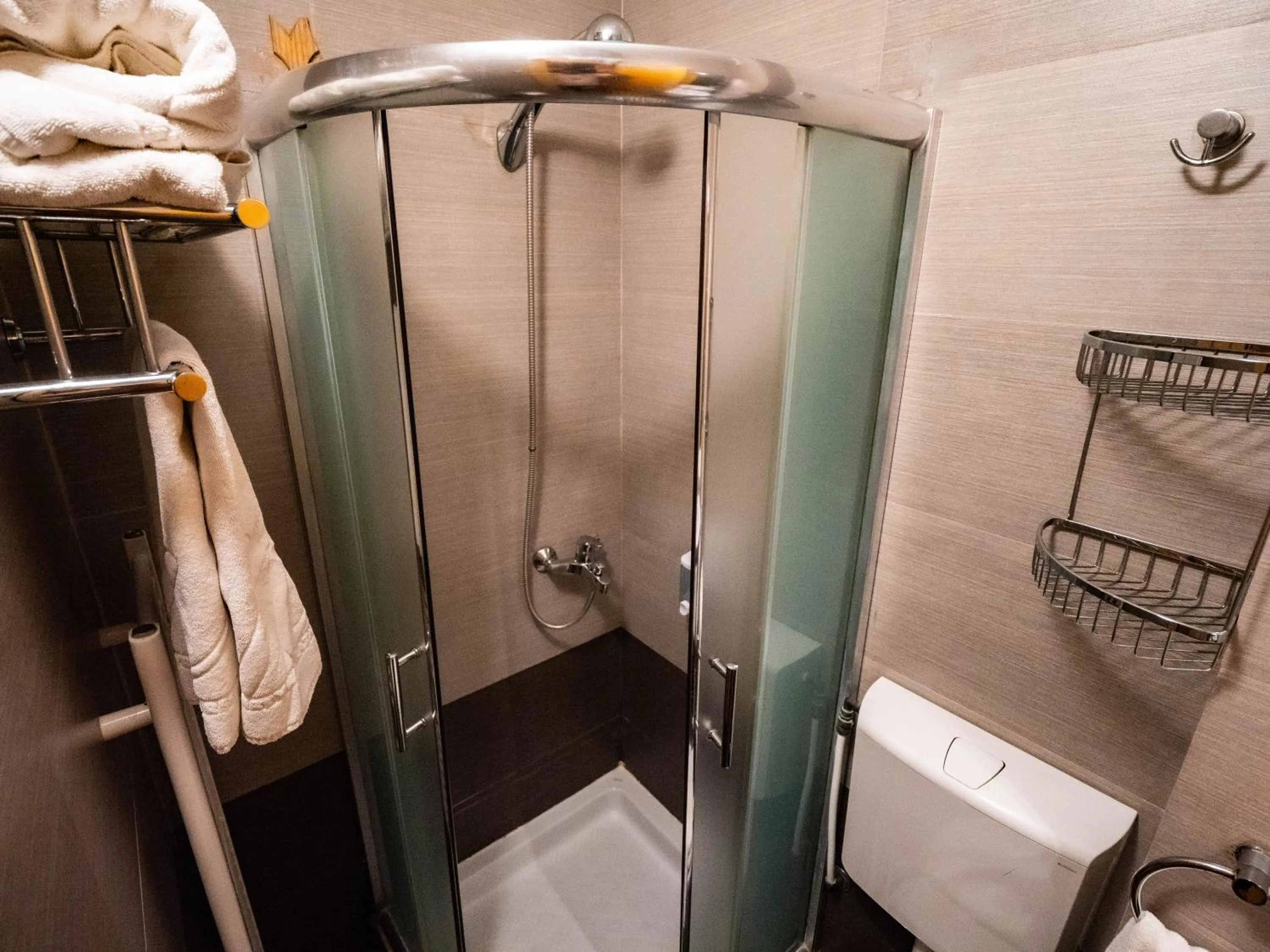 Shower in Natyral Razma Resort