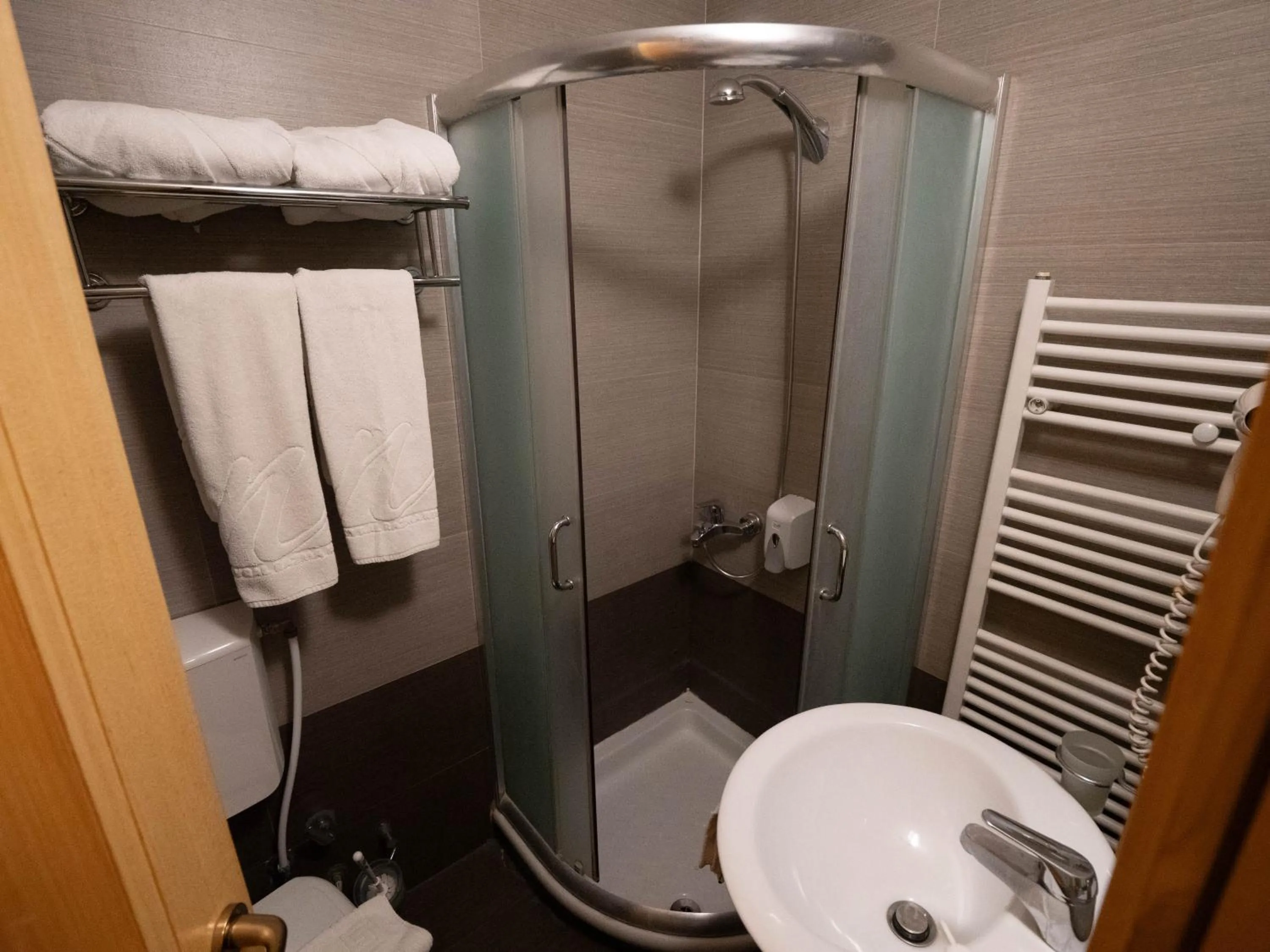 Shower in Natyral Razma Resort