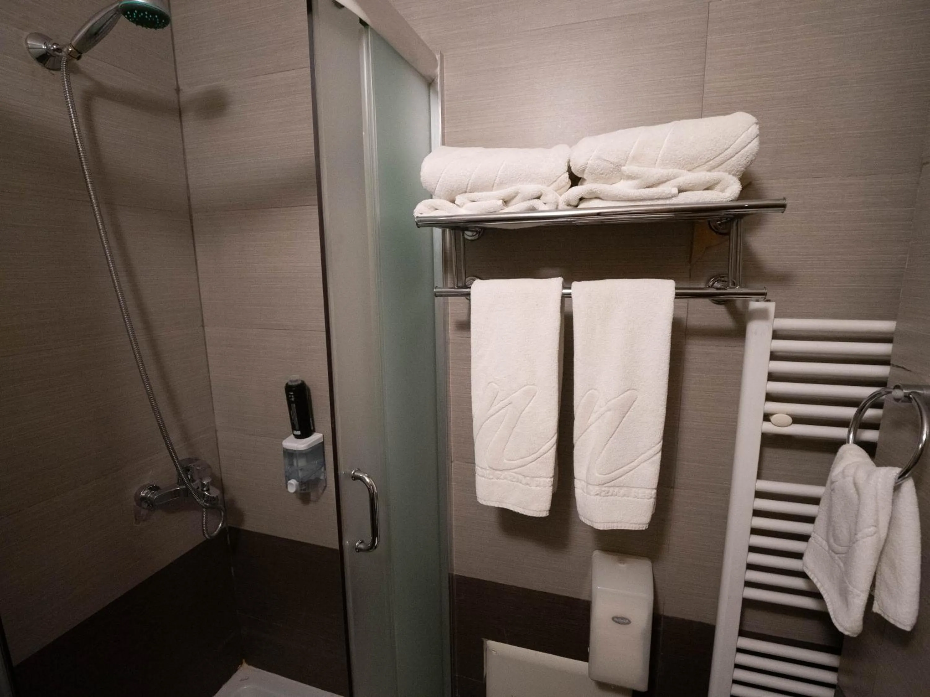 Shower in Natyral Razma Resort