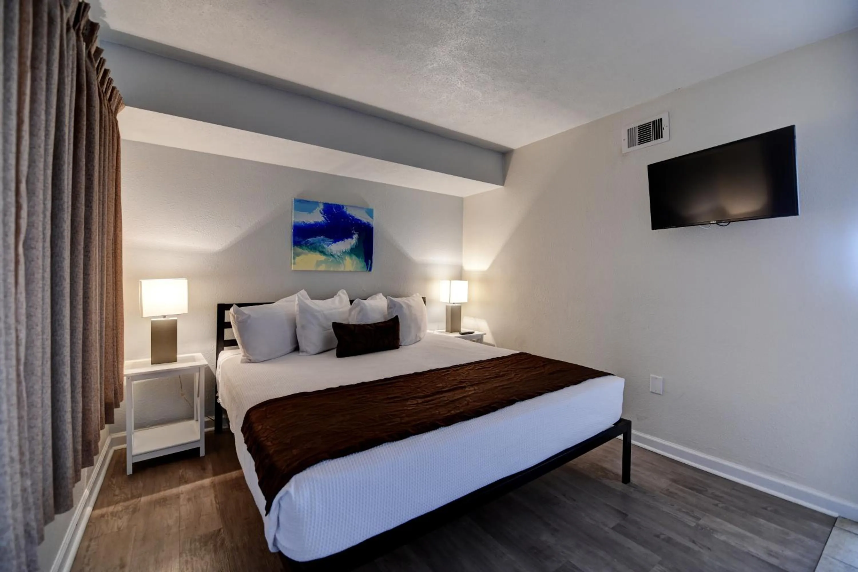 Bedroom, Bed in Seahaven Beach Hotel Panama City Beach